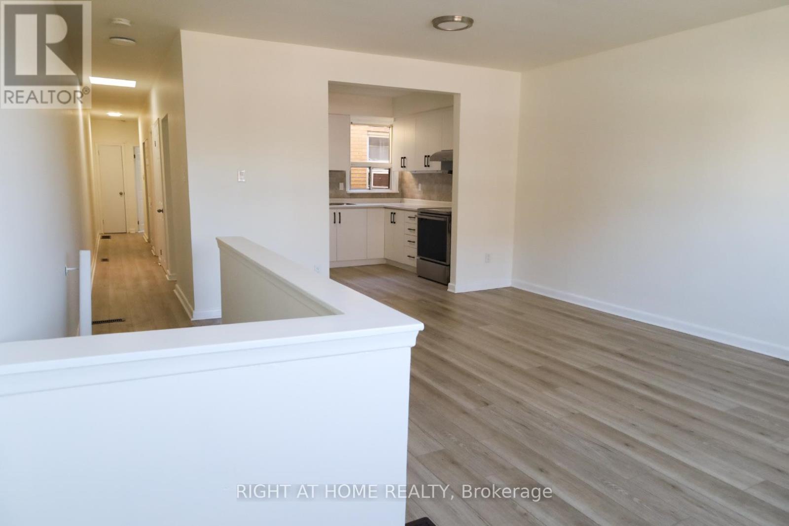 553 Rogers Road, Toronto, Ontario  M6M 1B4 - Photo 7 - W13706894