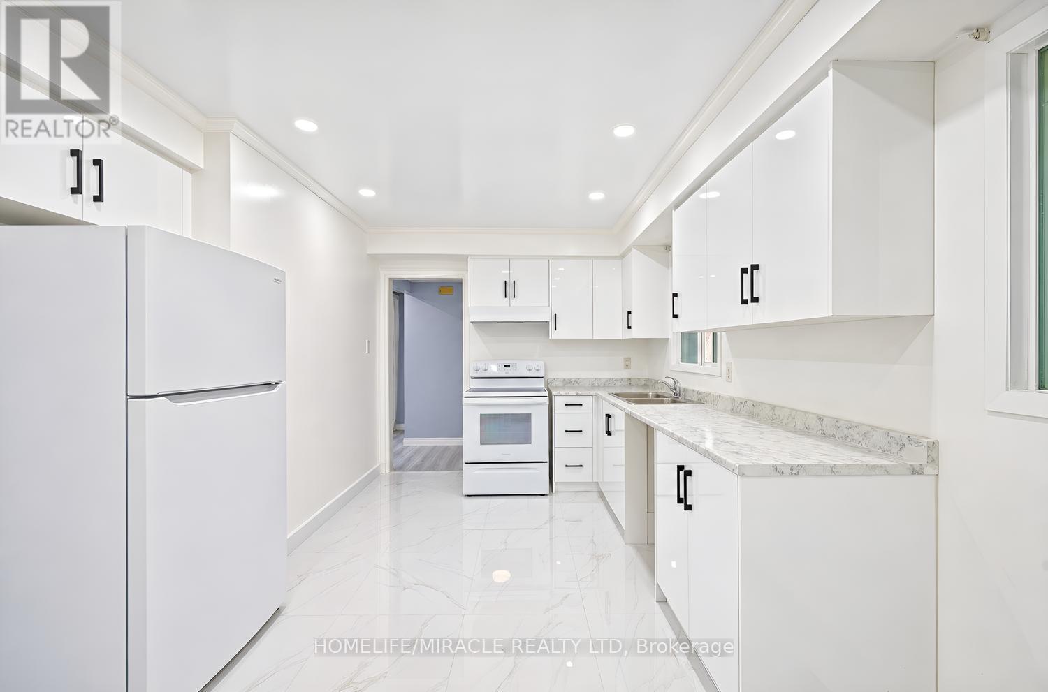 177 Westmore Drive S, Toronto, Ontario  M9V 4N2 - Photo 12 - W13706944