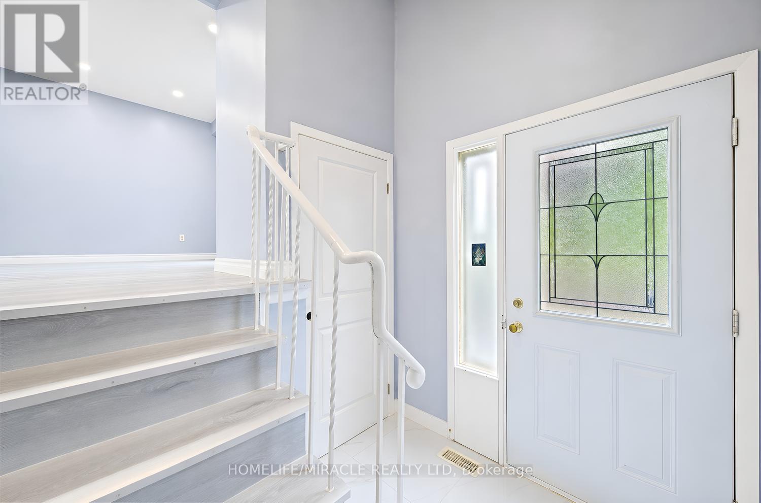 177 Westmore Drive S, Toronto, Ontario  M9V 4N2 - Photo 2 - W13706944
