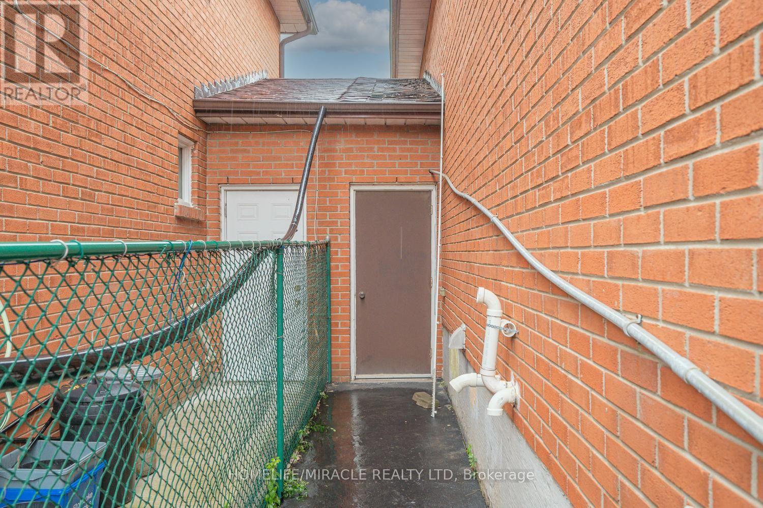 177 Westmore Drive S, Toronto, Ontario  M9V 4N2 - Photo 47 - W13706944