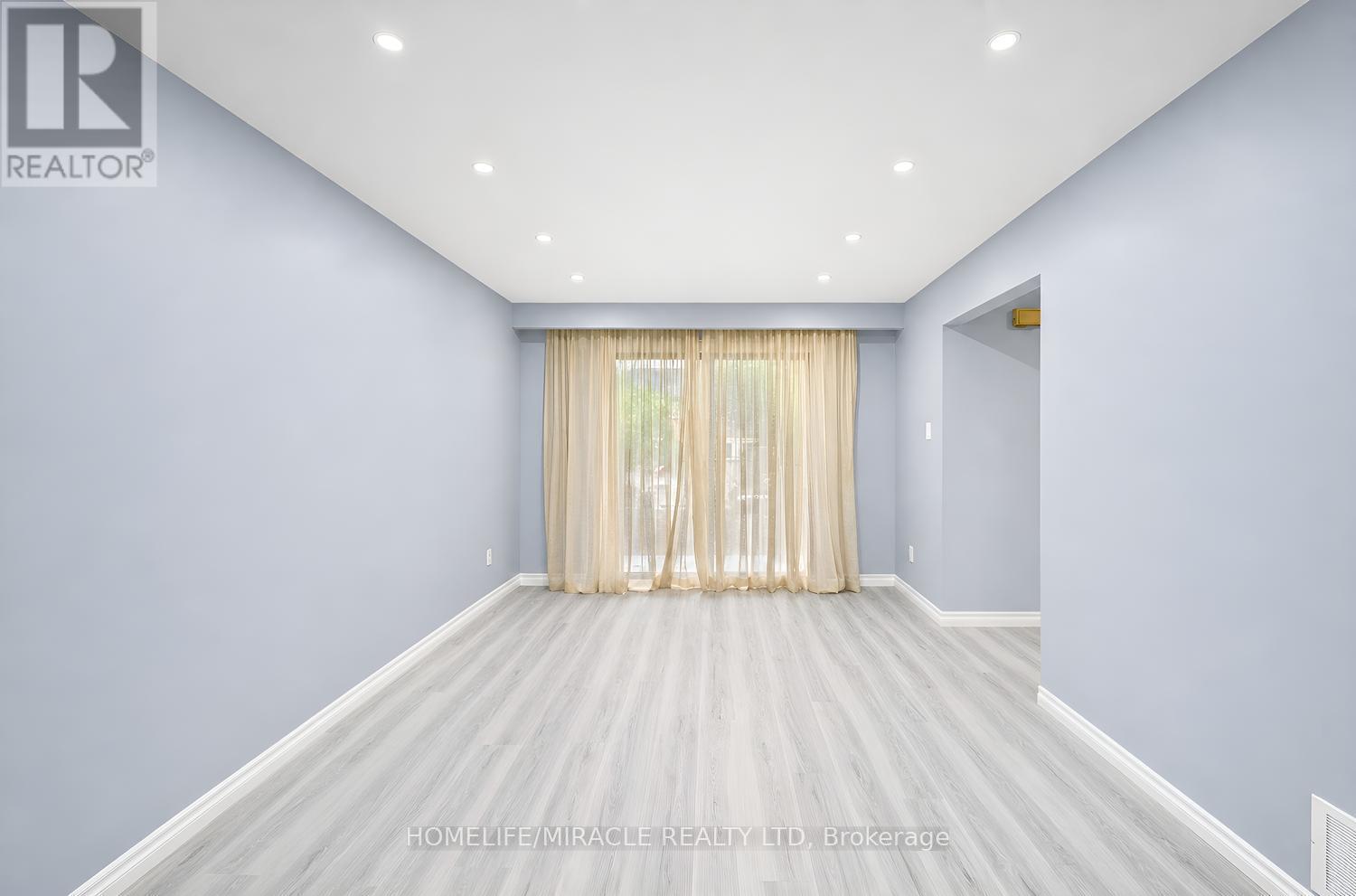 177 Westmore Drive S, Toronto, Ontario  M9V 4N2 - Photo 5 - W13706944