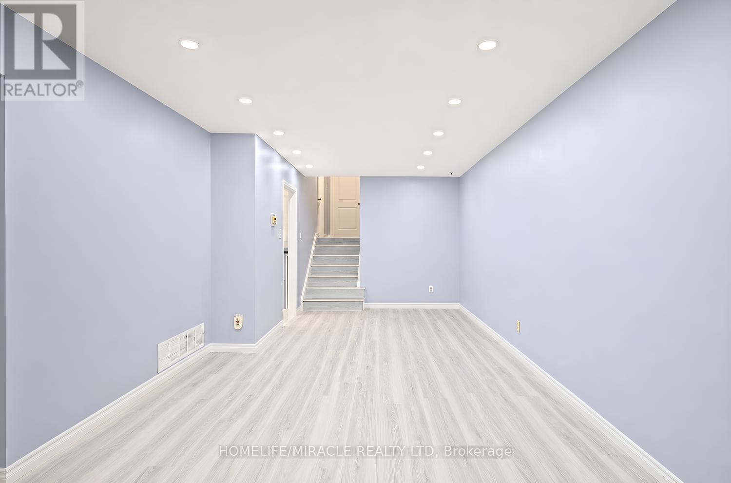 177 Westmore Drive S, Toronto, Ontario  M9V 4N2 - Photo 7 - W13706944