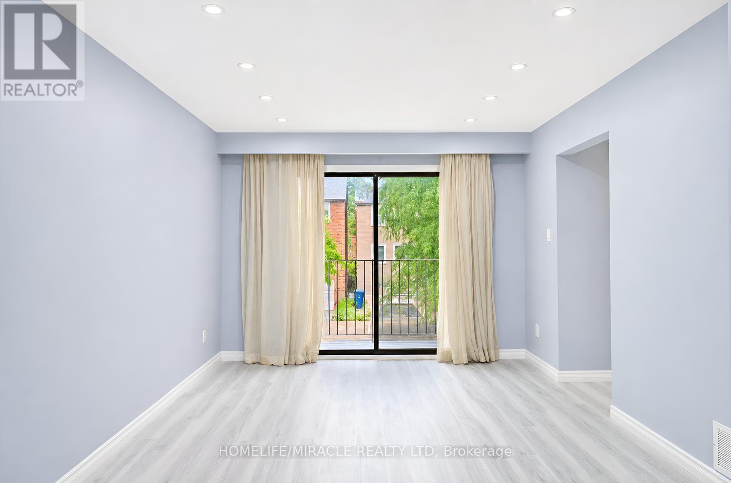 177 Westmore Drive S, Toronto, Ontario  M9V 4N2 - Photo 8 - W13706944