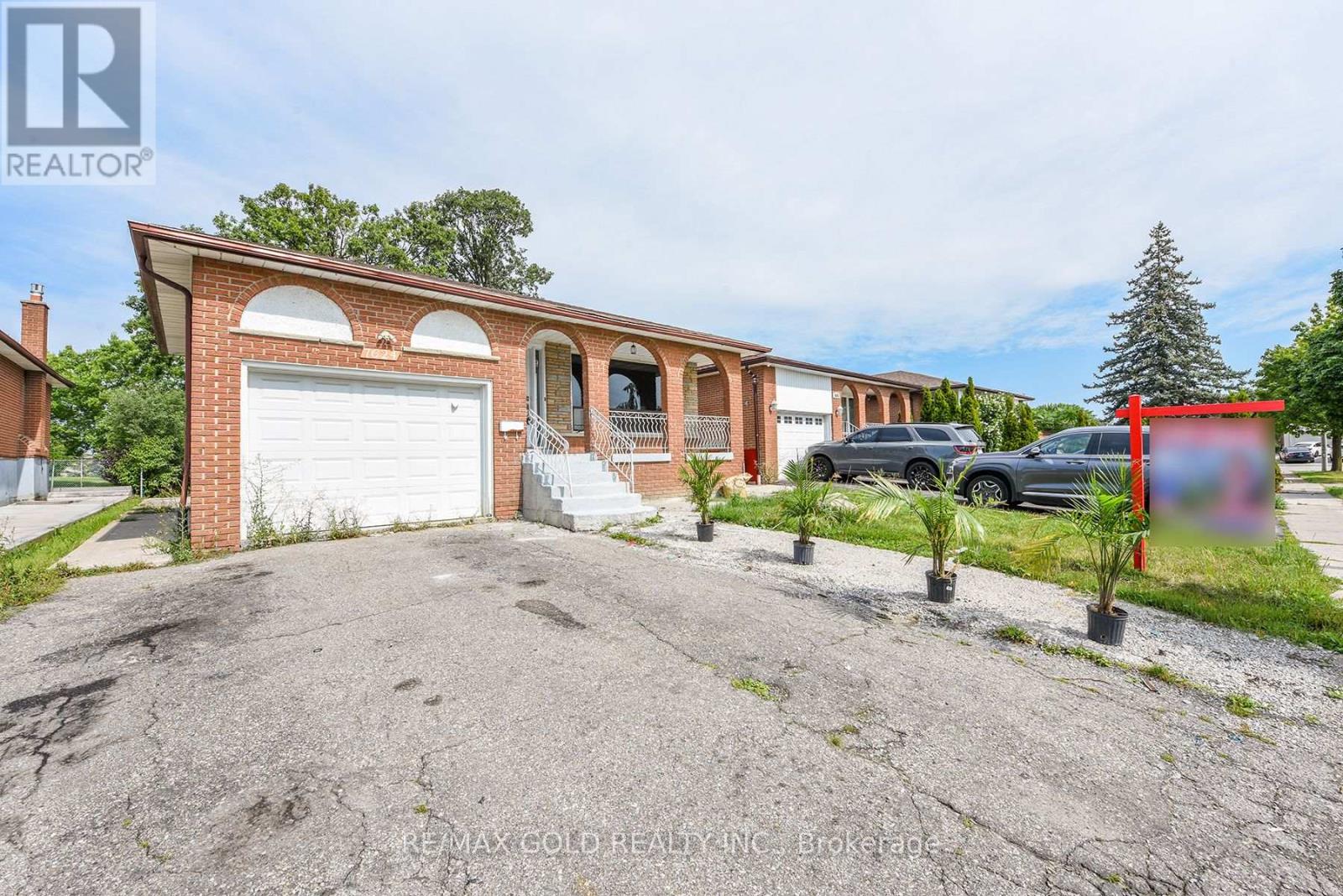 7624 Middleshire Drive, Mississauga, Ontario  L4T 3S2 - Photo 4 - W13706950