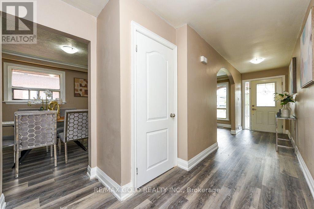7624 Middleshire Drive, Mississauga, Ontario  L4T 3S2 - Photo 8 - W13706950