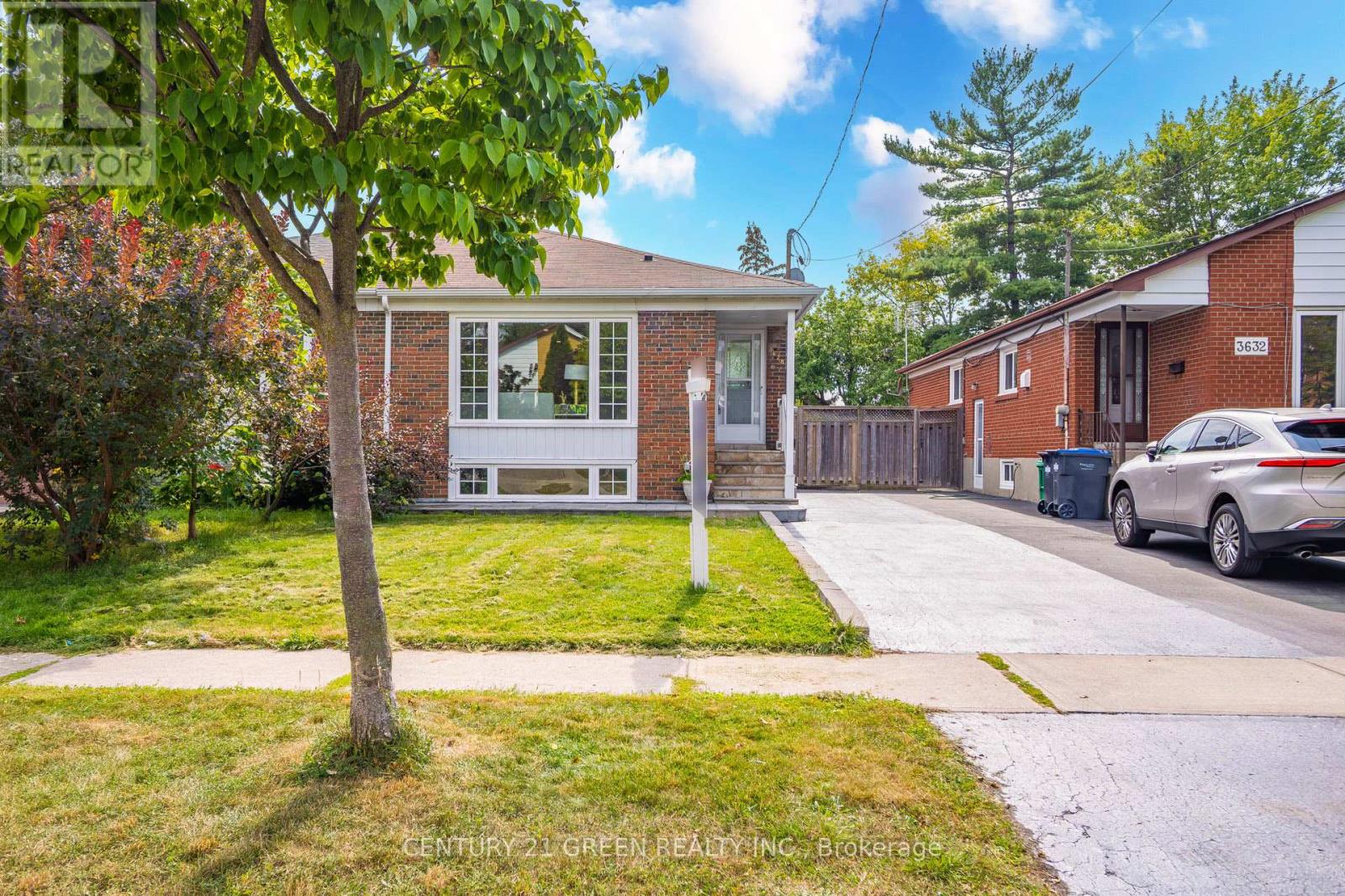 3628 Anniversary Road, Mississauga, Ontario  L5C 2G1 - Photo 2 - W13707072