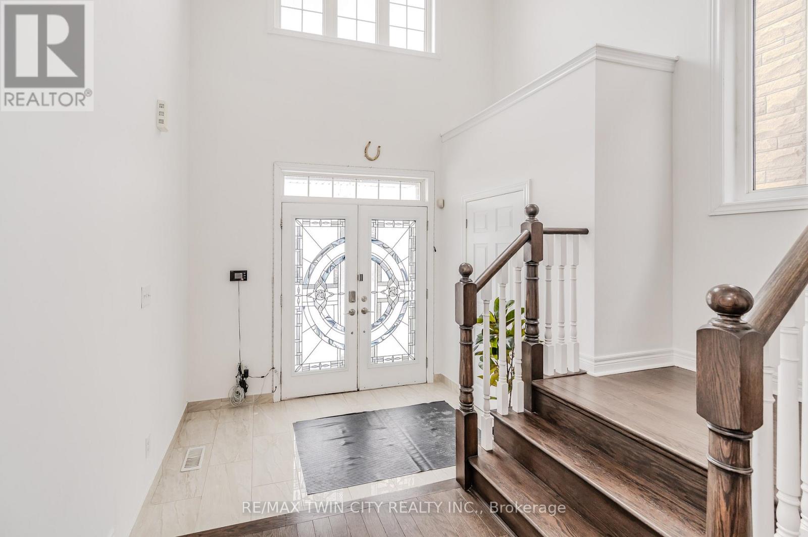 498 Thomas Slee Drive, Kitchener, Ontario  N2P 2Y1 - Photo 4 - X13706942