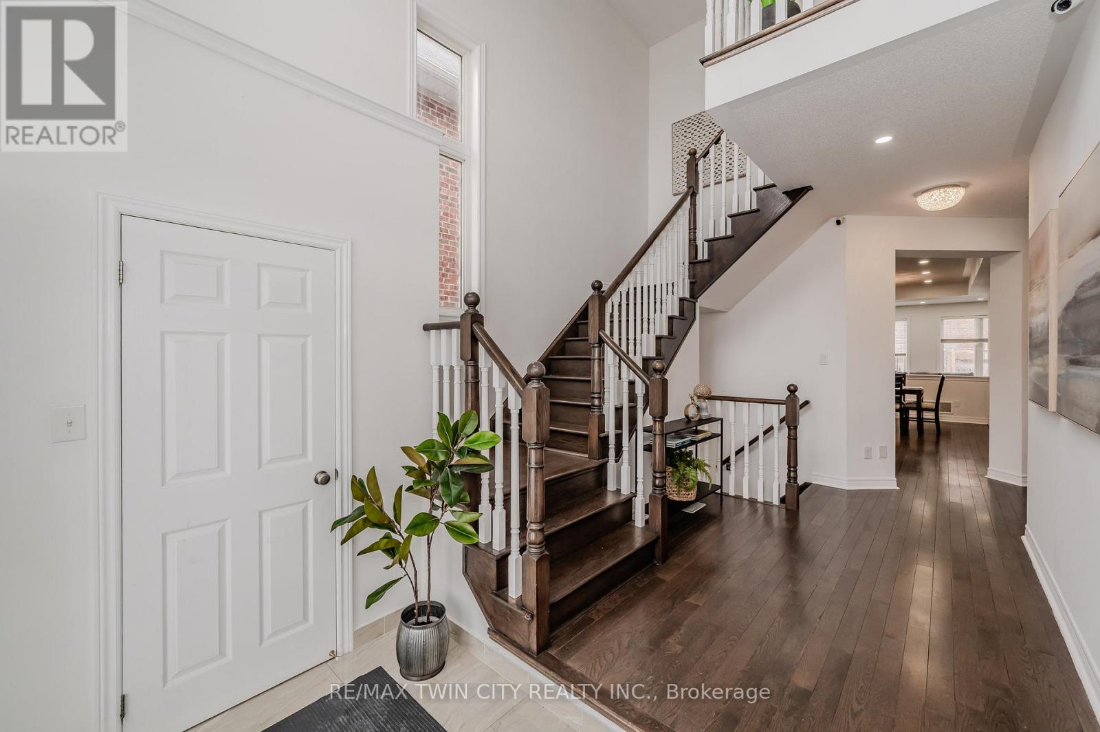 498 Thomas Slee Drive, Kitchener, Ontario  N2P 2Y1 - Photo 5 - X13706942