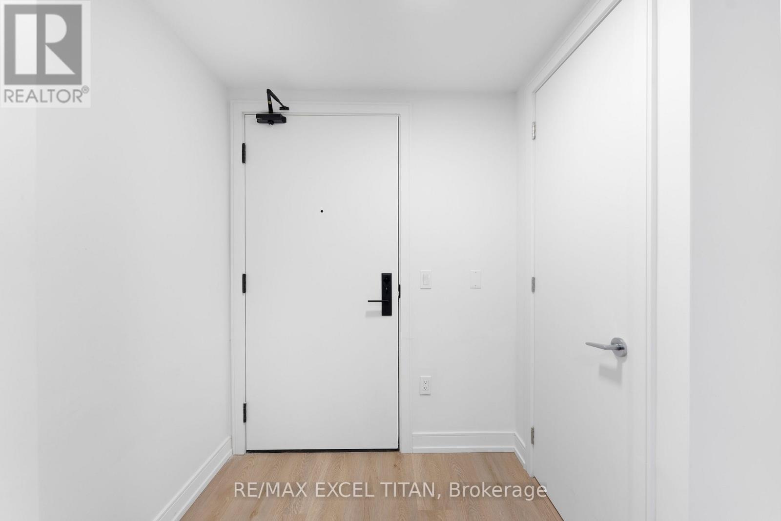 614 - 1 Jarvis Street, Hamilton, Ontario  L8R 3J2 - Photo 4 - X13707082