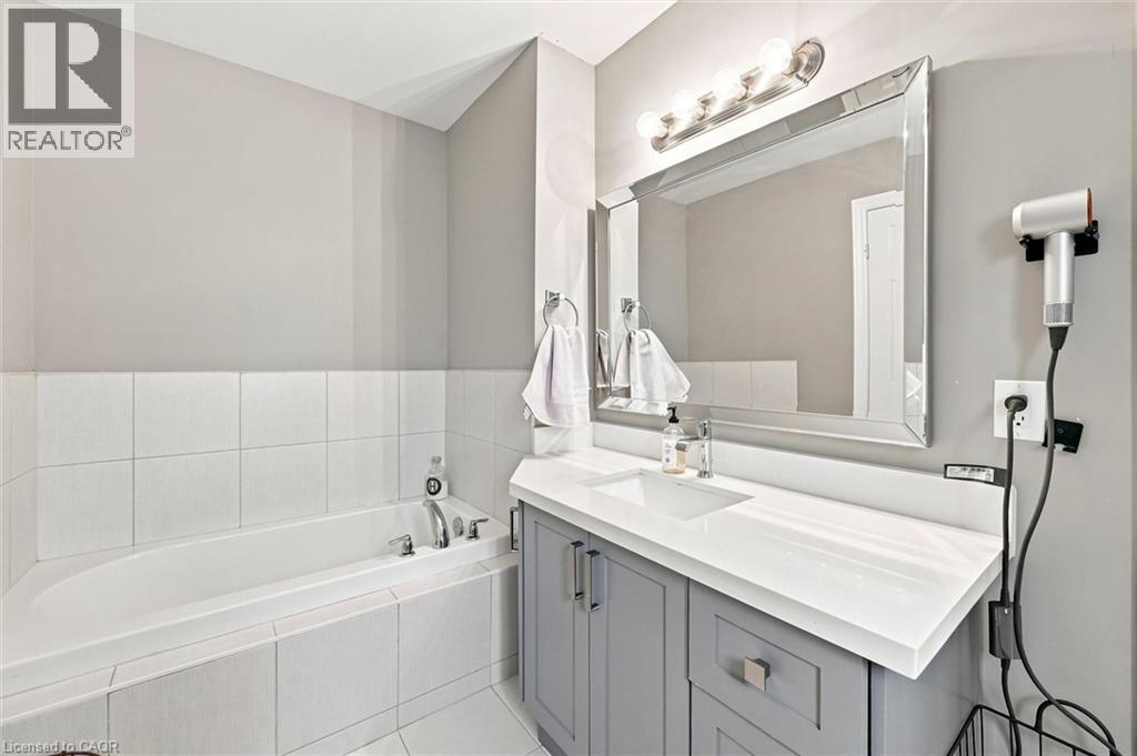 41 Aquasanta Crescent, Hamilton, Ontario  L9B 0H8 - Photo 32 - 40853533