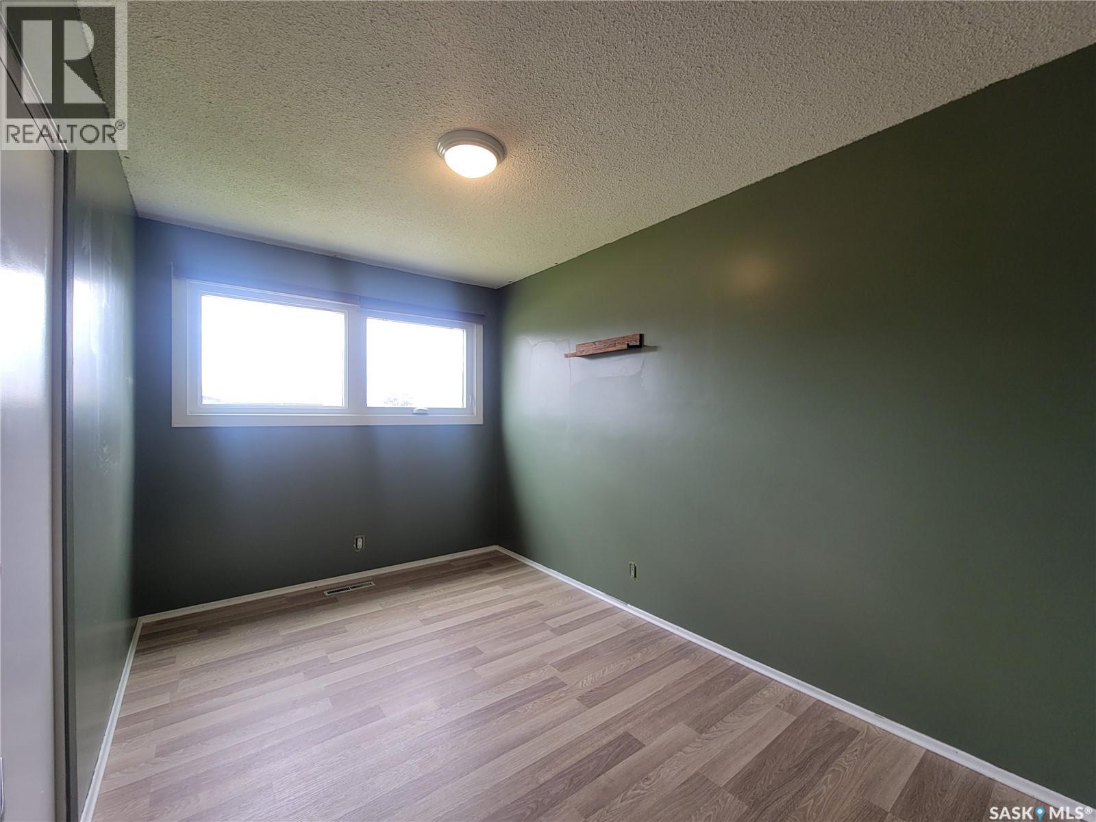 5107 Leader Street, Macklin, Saskatchewan  S0L 2C0 - Photo 12 - SK046432
