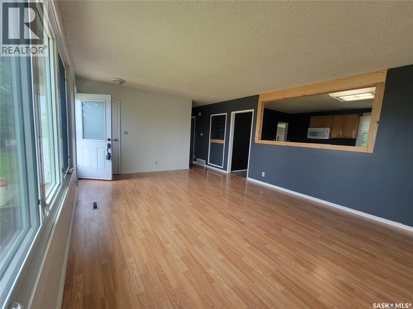 5107 Leader Street, Macklin, Saskatchewan  S0L 2C0 - Photo 6 - SK046432