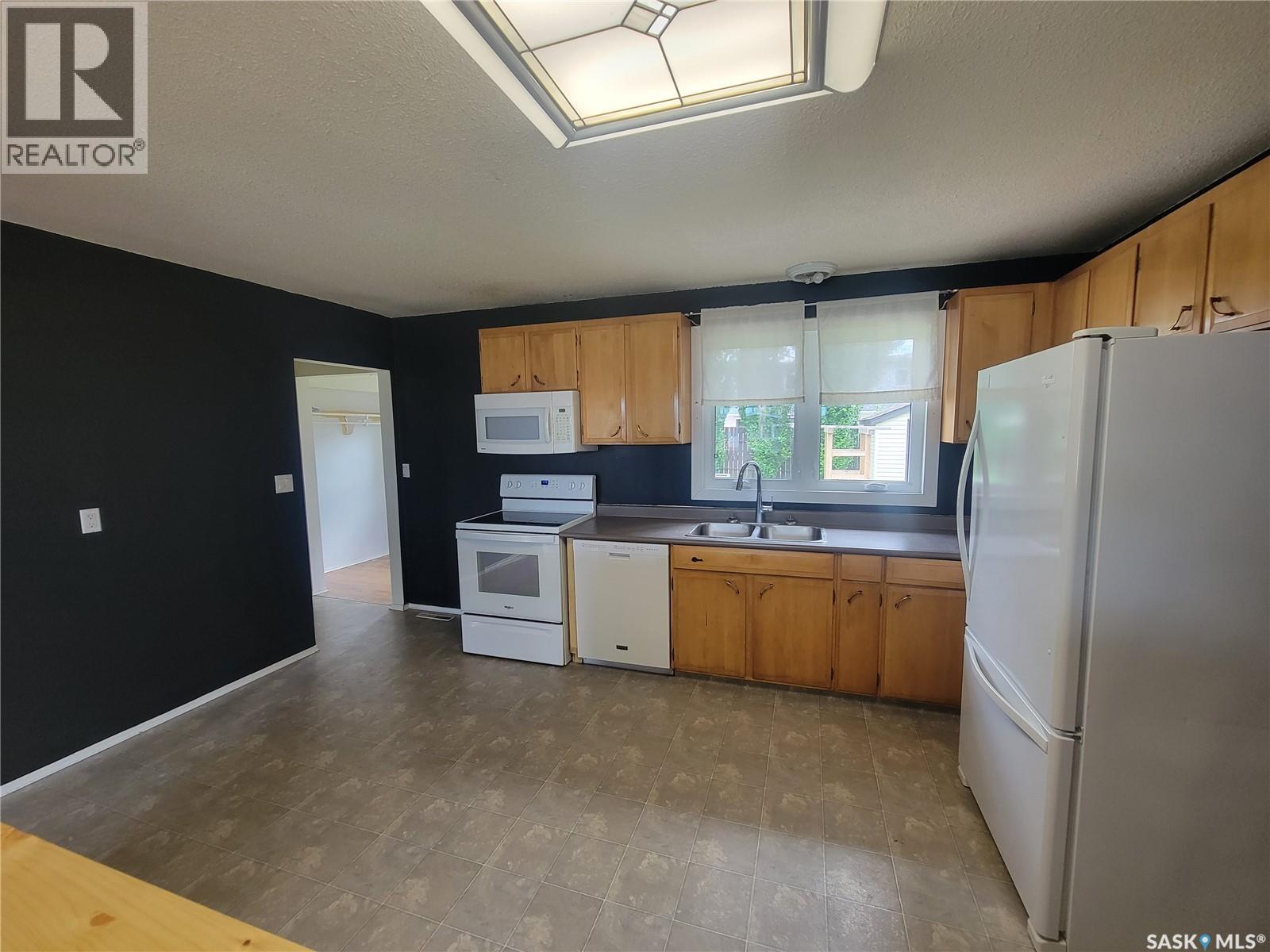 5107 Leader Street, Macklin, Saskatchewan  S0L 2C0 - Photo 8 - SK046432