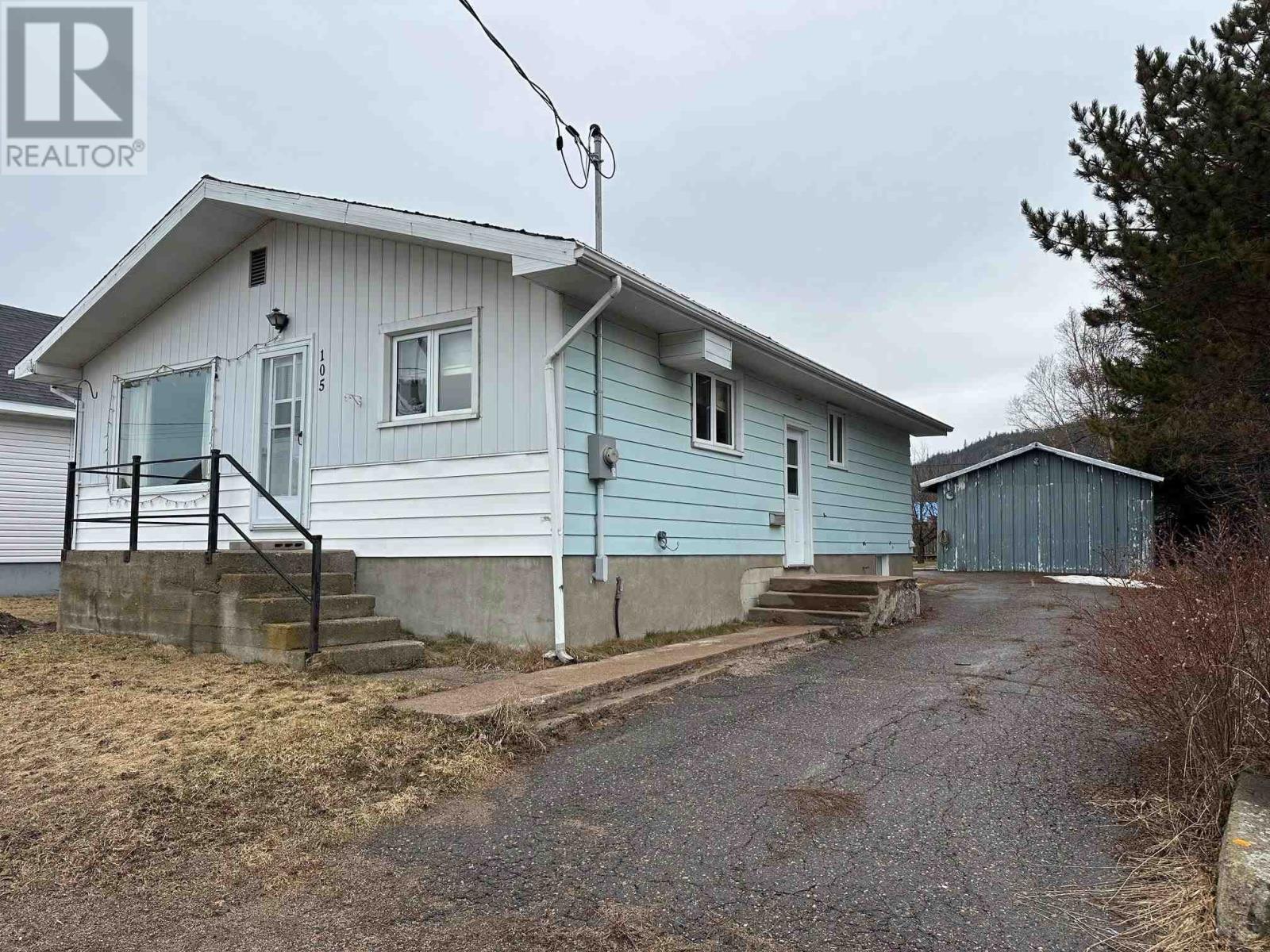 105 Columbia St, Schreiber, Ontario  P0T 2S0 - Photo 2 - TB250904