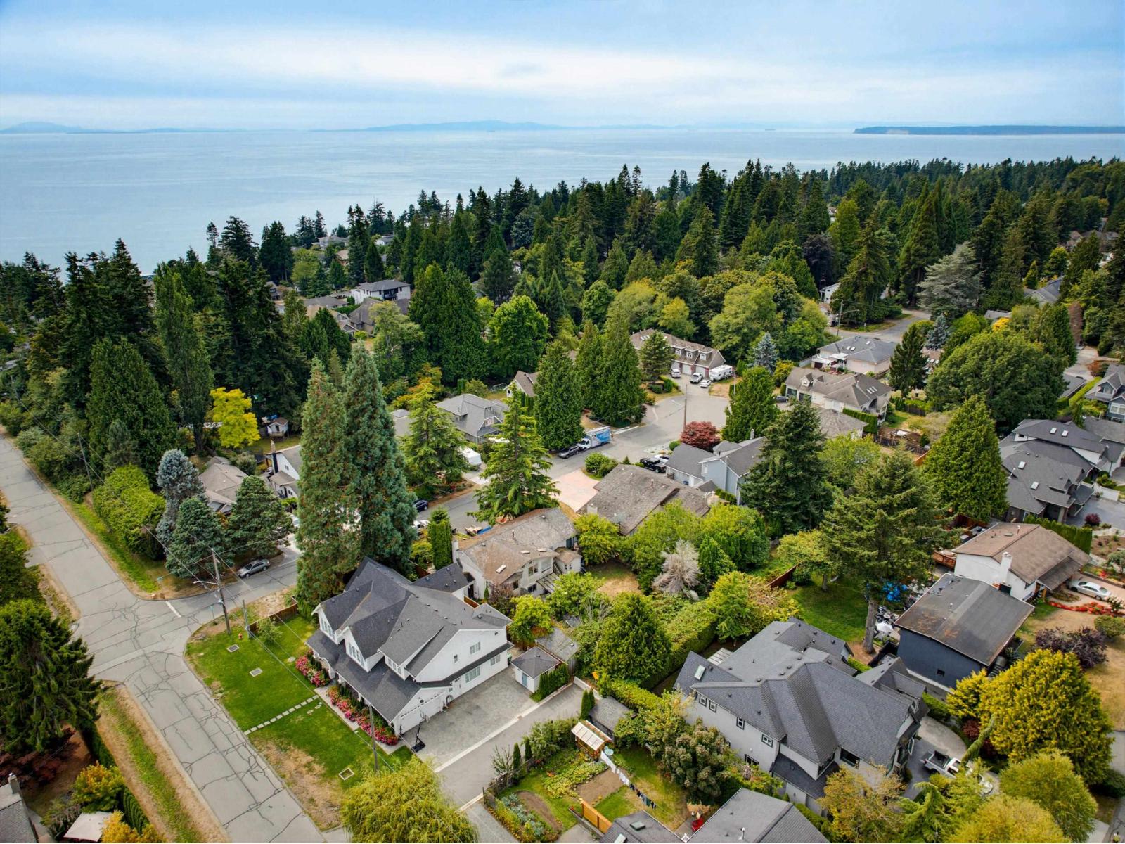 13181 15 Avenue, Surrey, British Columbia  V4A 1K8 - Photo 6 - R3157663