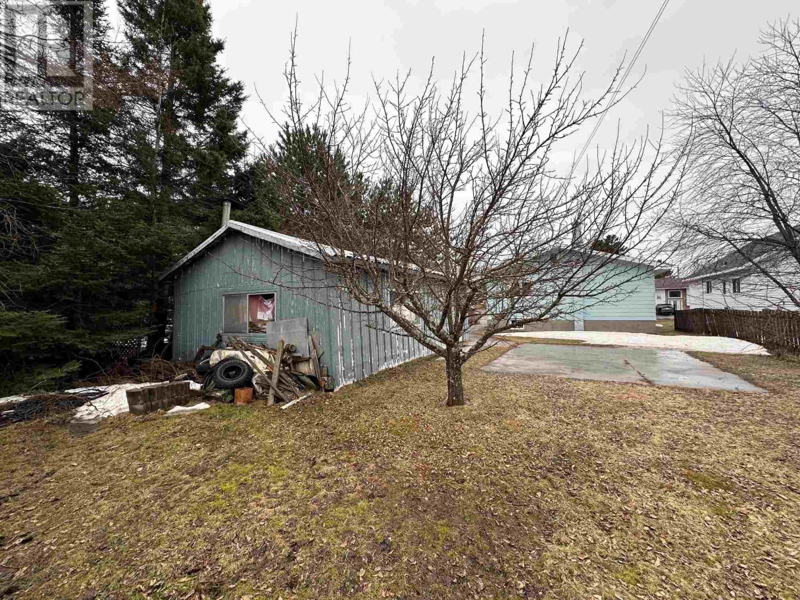 105 Columbia St, Schreiber, Ontario  P0T 2S0 - Photo 5 - TB250904