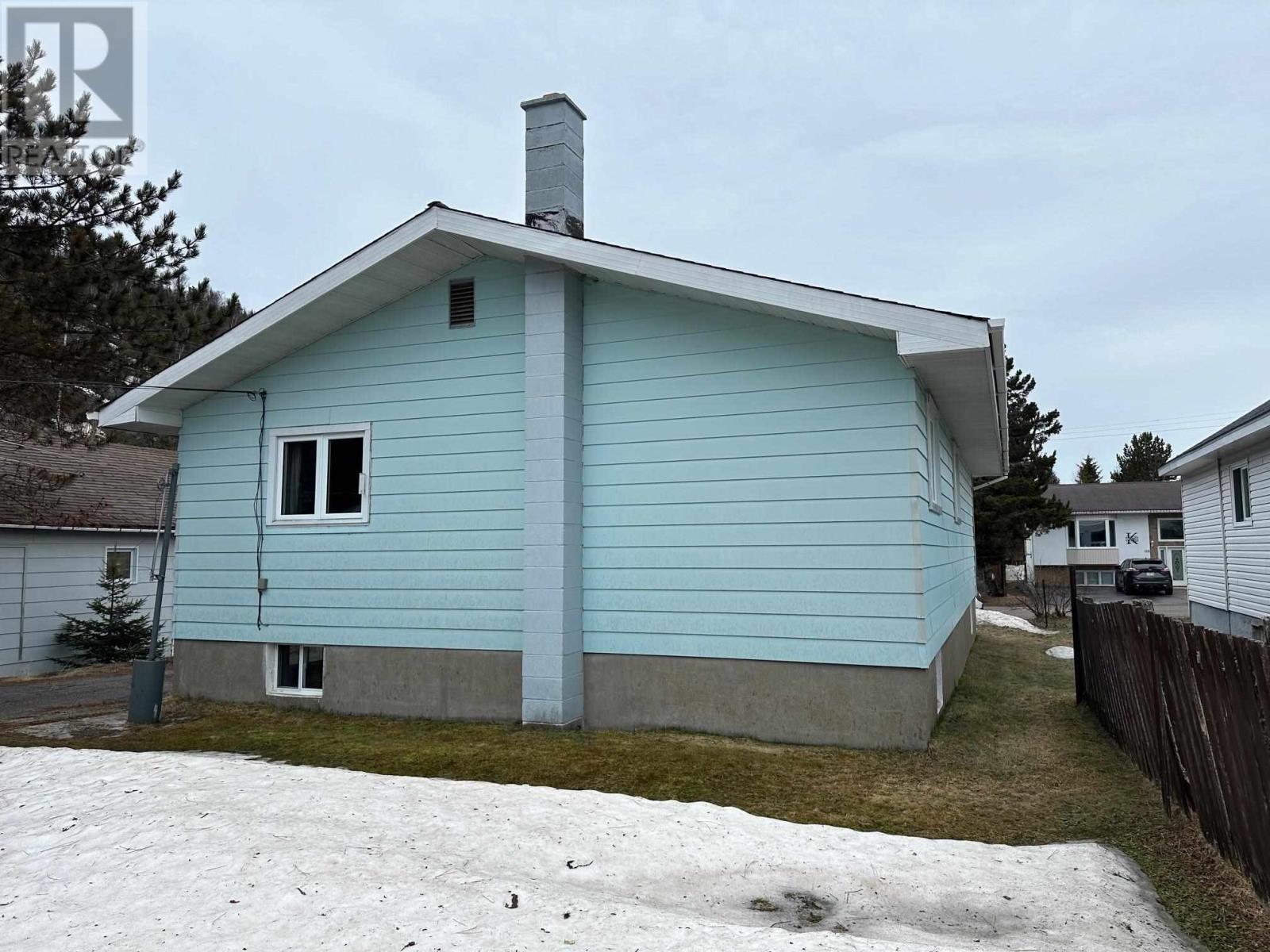 105 Columbia St, Schreiber, Ontario  P0T 2S0 - Photo 6 - TB250904