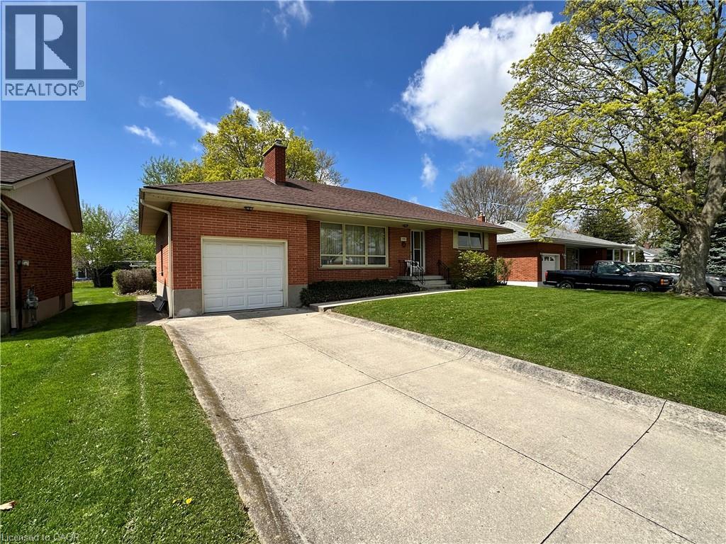 130 Gardiner Avenue E, Dunnville, Ontario  N1A 1A8 - Photo 2 - 40828654