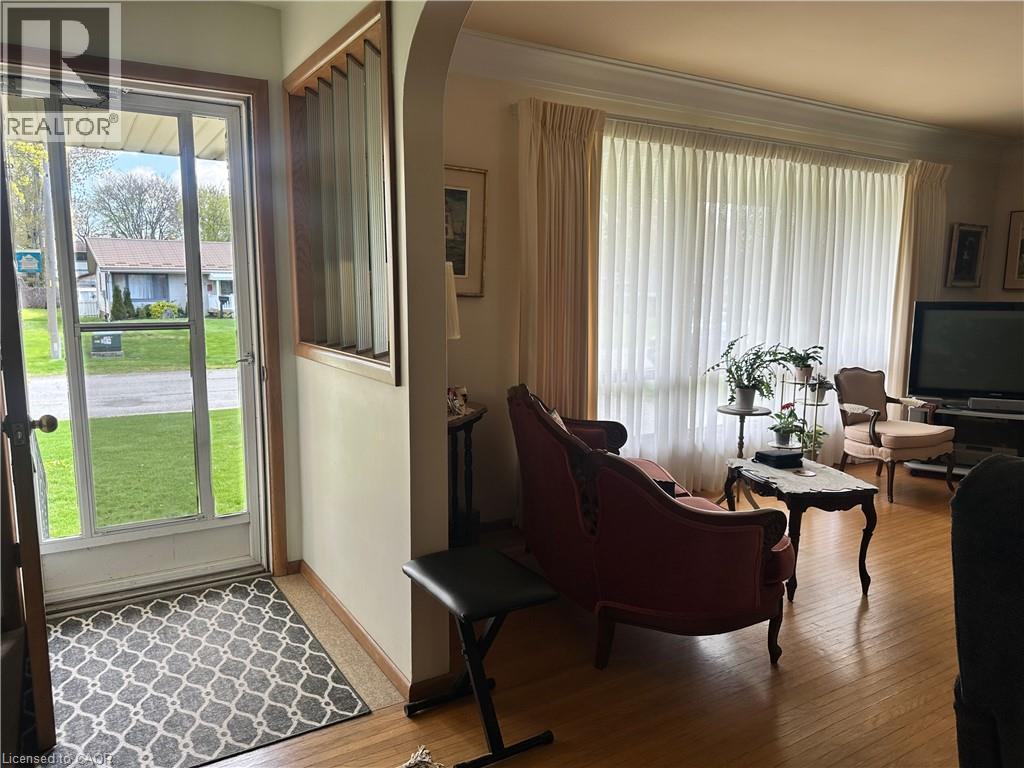 130 Gardiner Avenue E, Dunnville, Ontario  N1A 1A8 - Photo 8 - 40828654
