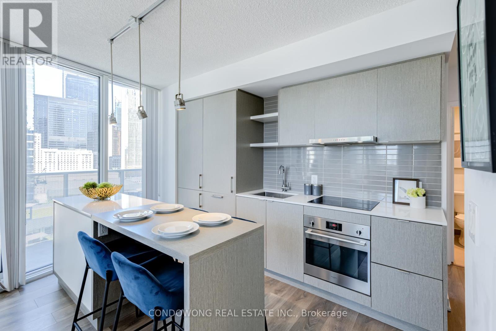 1702 - 100 Harbour Street, Toronto, Ontario  M5J 0B5 - Photo 2 - C13707164