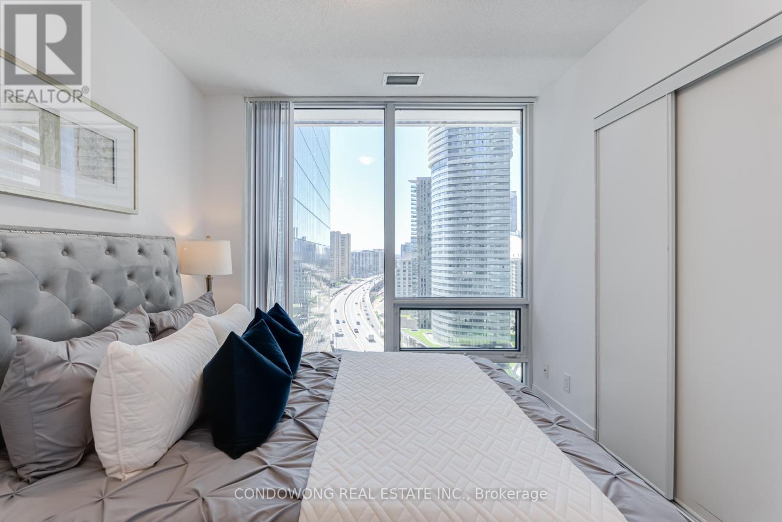 1702 - 100 Harbour Street, Toronto, Ontario  M5J 0B5 - Photo 9 - C13707164