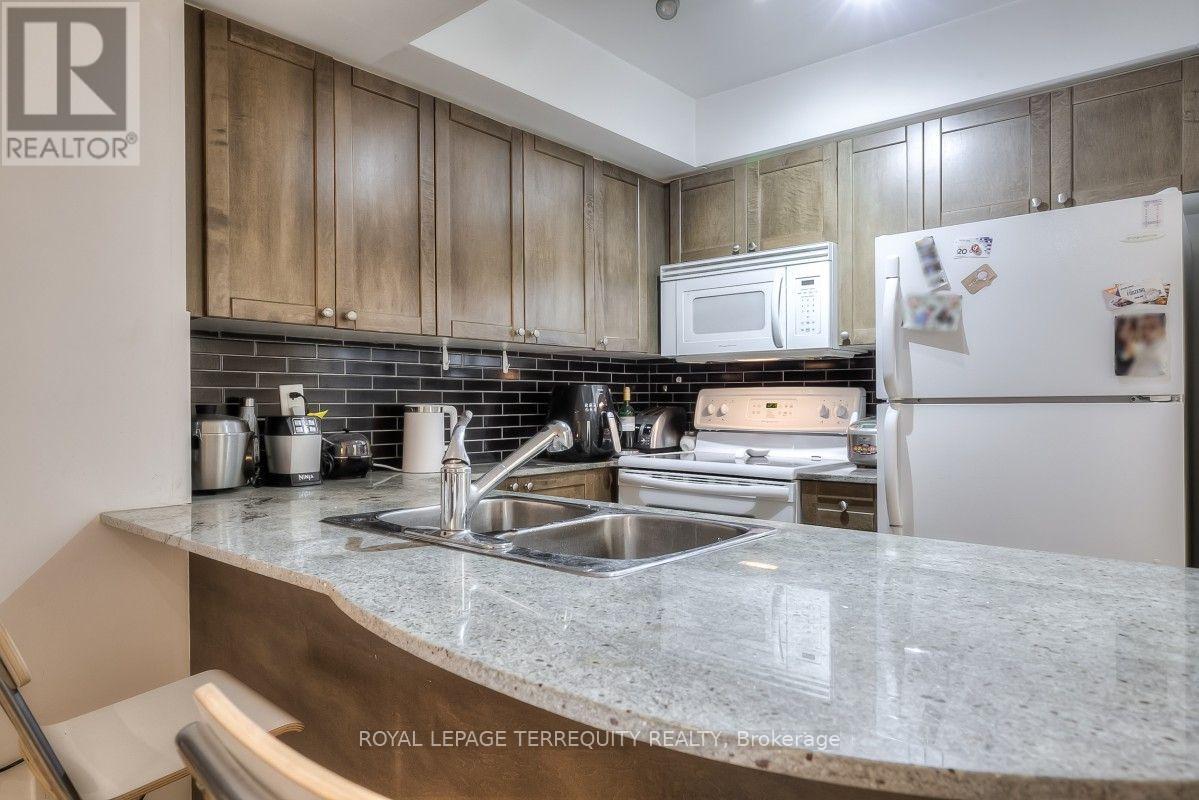 708 - 763 Bay Street, Toronto, Ontario  M5G 2R3 - Photo 11 - C13707182