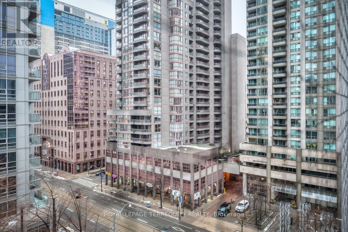 708 - 763 Bay Street, Toronto, Ontario  M5G 2R3 - Photo 3 - C13707182