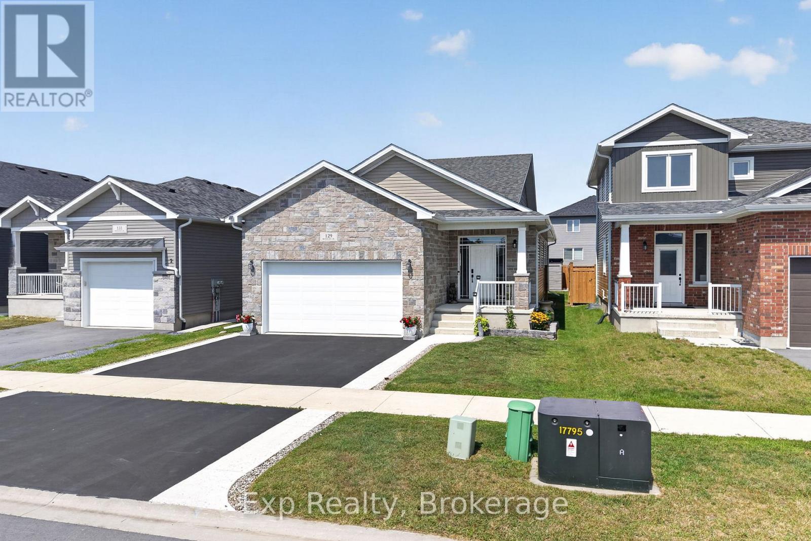 129 Brennan Crescent, Loyalist, Ontario  K0H 2H0 - Photo 2 - X13707194