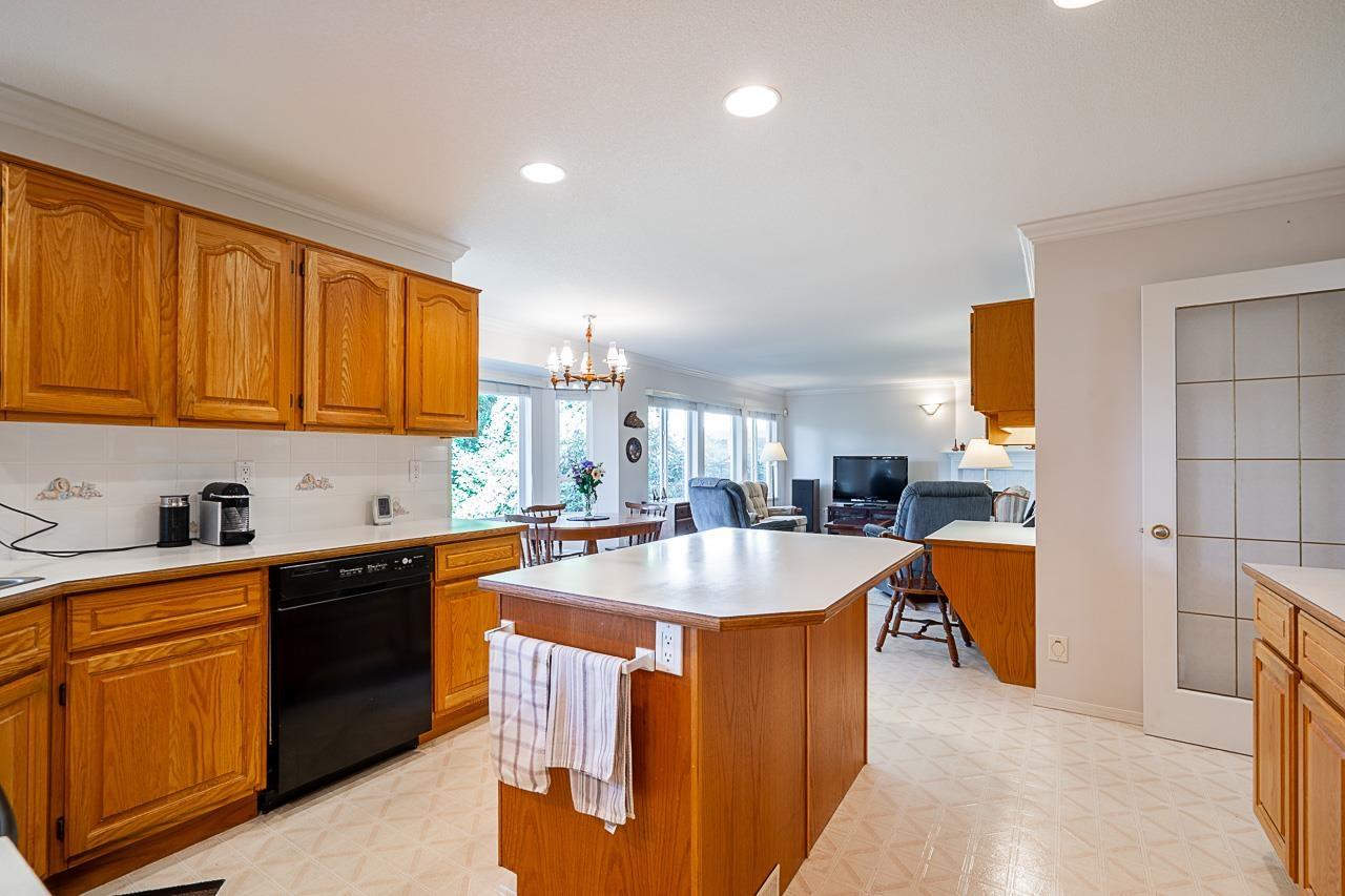 11443 Royal Crescent, Surrey, British Columbia  V3V 6V5 - Photo 8 - R3142933