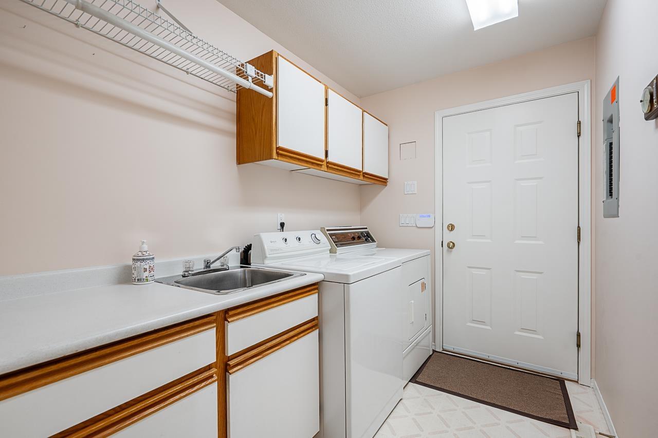 11443 Royal Crescent, Surrey, British Columbia  V3V 6V5 - Photo 19 - R3142933