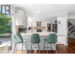 4 230 W 16TH STREET, North Vancouver, British Columbia