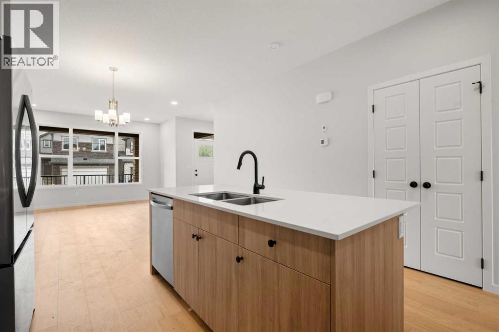 109 Creekview Manor Sw, Calgary, Alberta  T2X 5Y1 - Photo 12 - A2339304