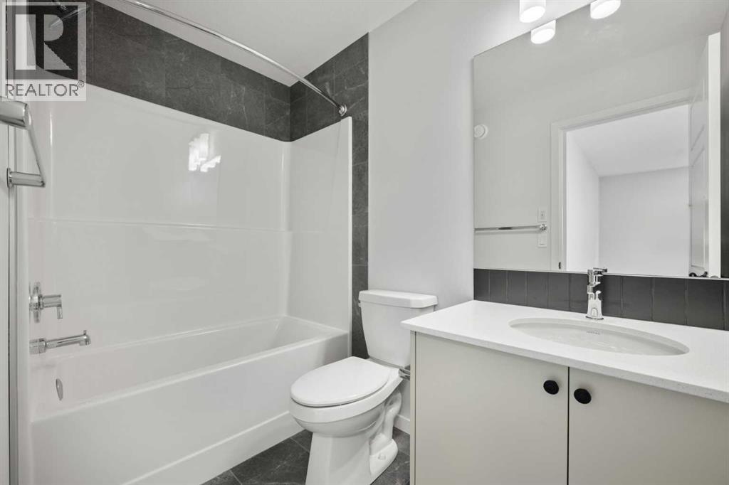 109 Creekview Manor Sw, Calgary, Alberta  T2X 5Y1 - Photo 35 - A2339304