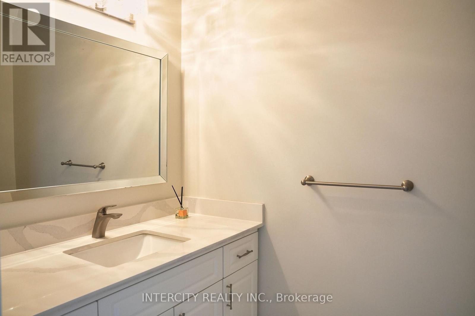 70 Belsite Court, Vaughan, Ontario  L0J 1C0 - Photo 15 - N13707094