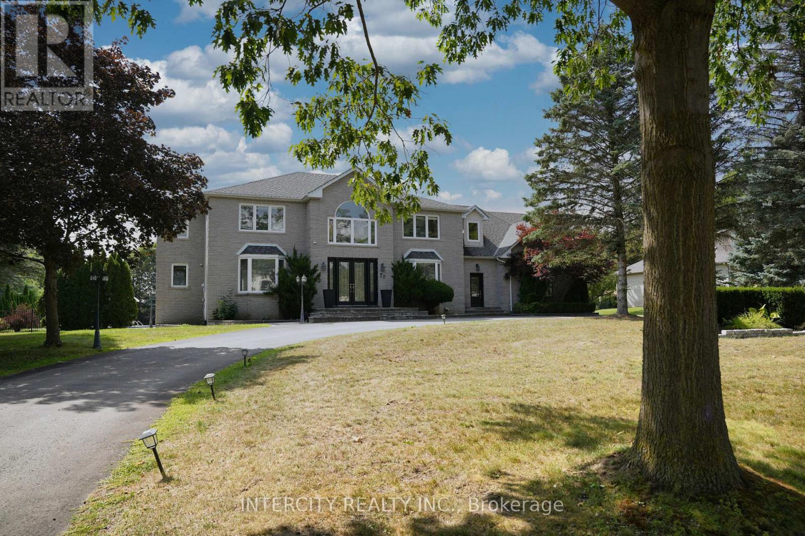 70 Belsite Court, Vaughan, Ontario  L0J 1C0 - Photo 2 - N13707094