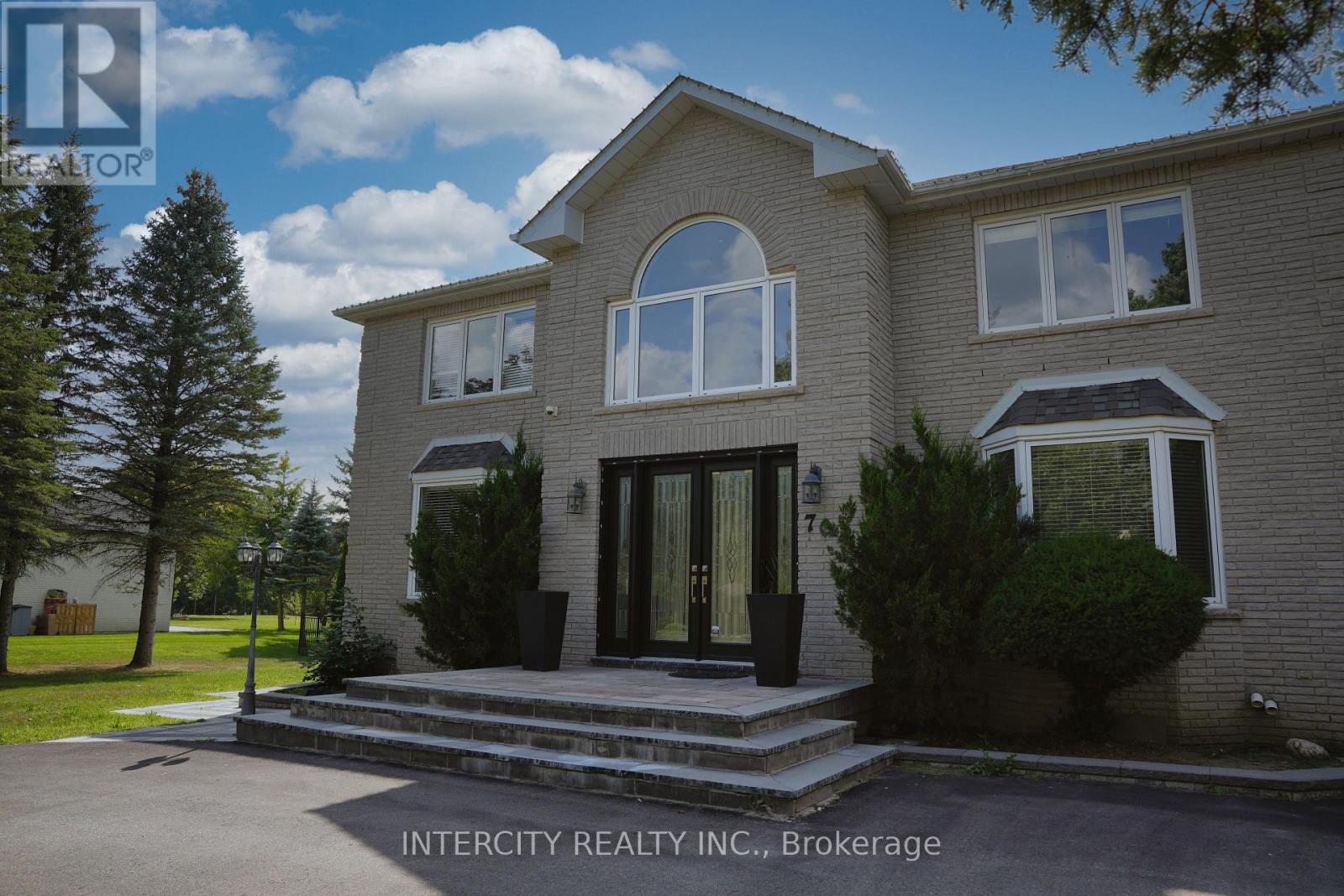 70 Belsite Court, Vaughan, Ontario  L0J 1C0 - Photo 4 - N13707094