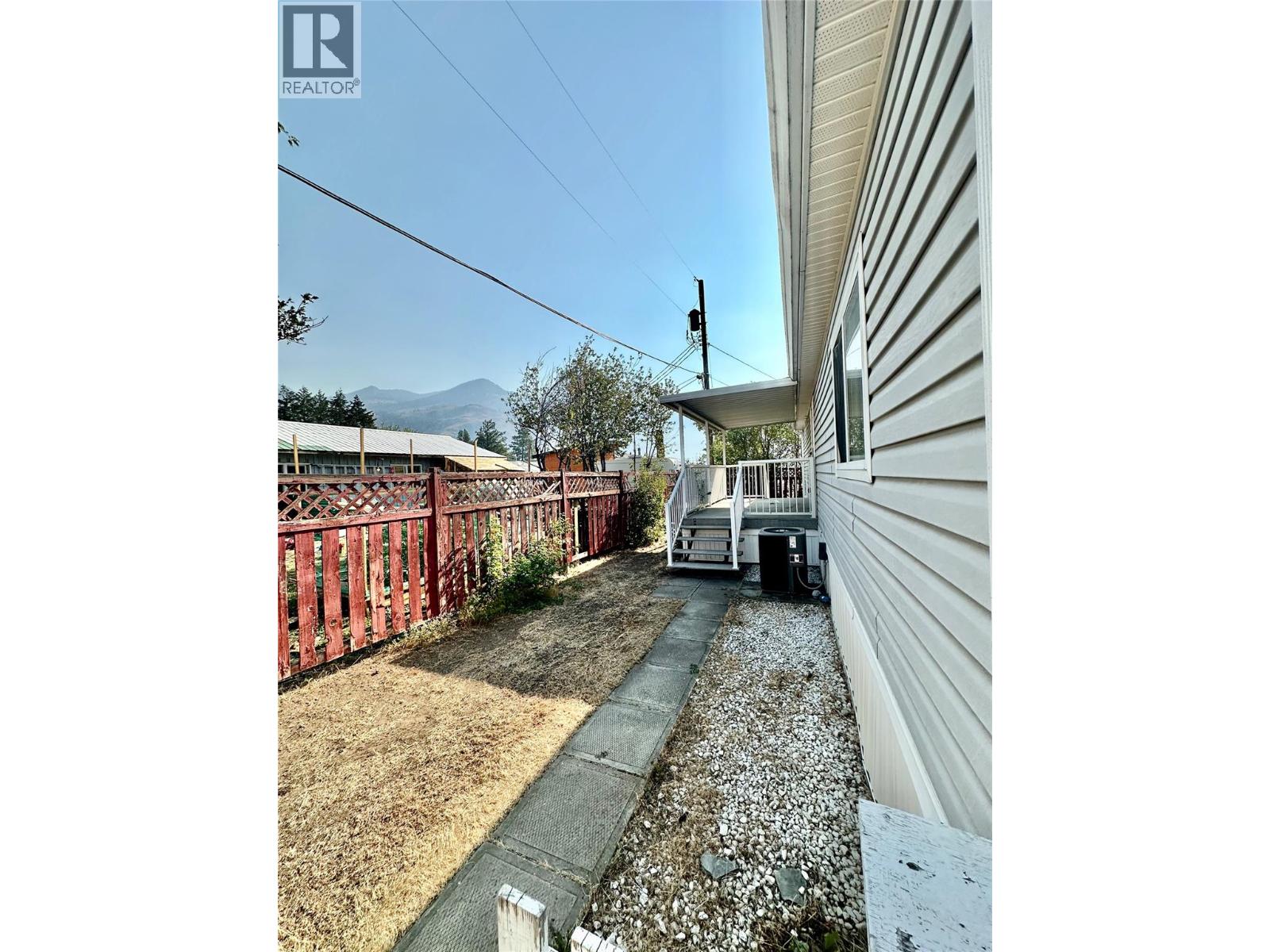 908 Blakeborough Avenue, Keremeos, British Columbia  V0X 1N2 - Photo 8 - 10397342