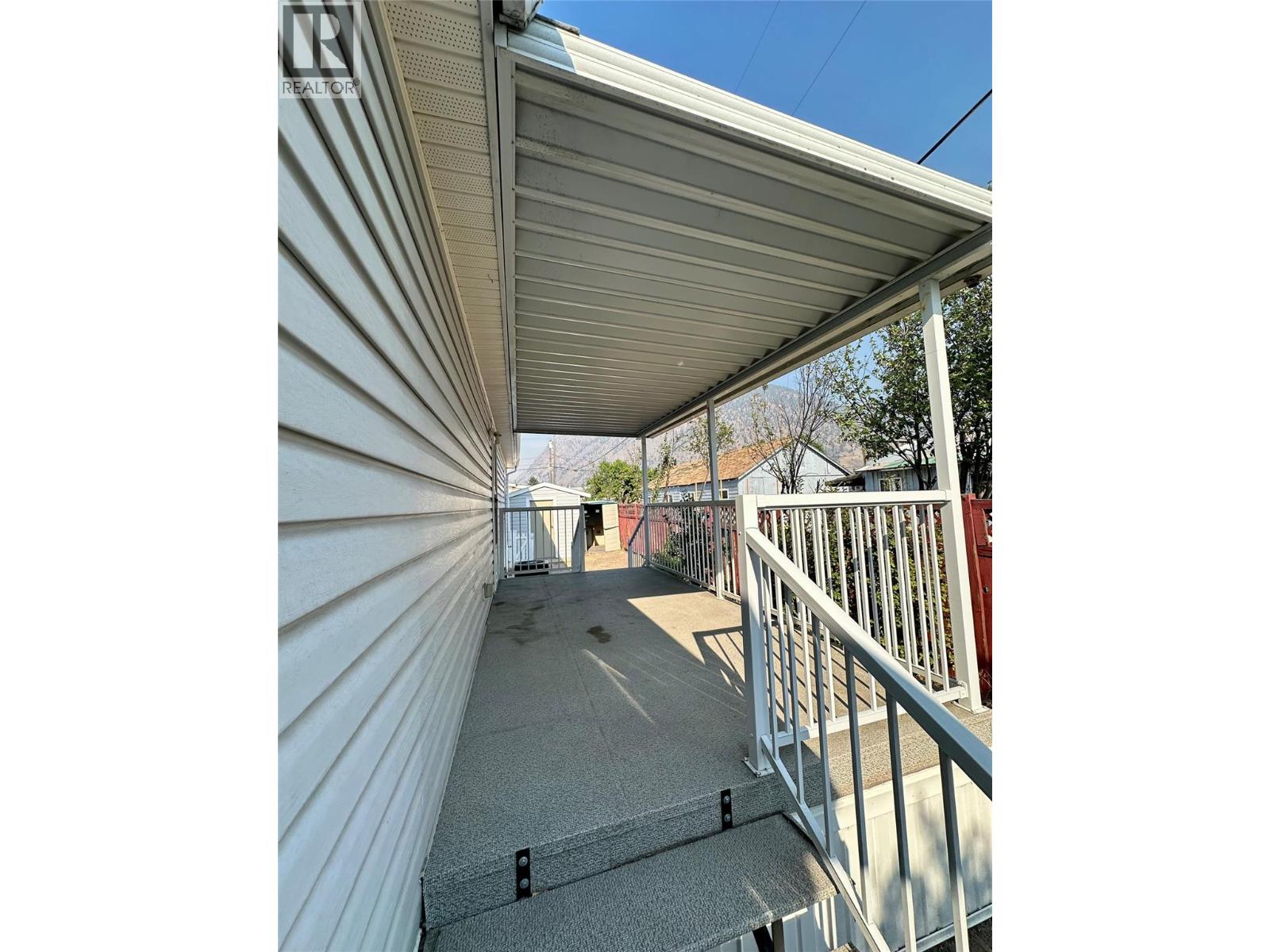 908 Blakeborough Avenue, Keremeos, British Columbia  V0X 1N2 - Photo 6 - 10397342