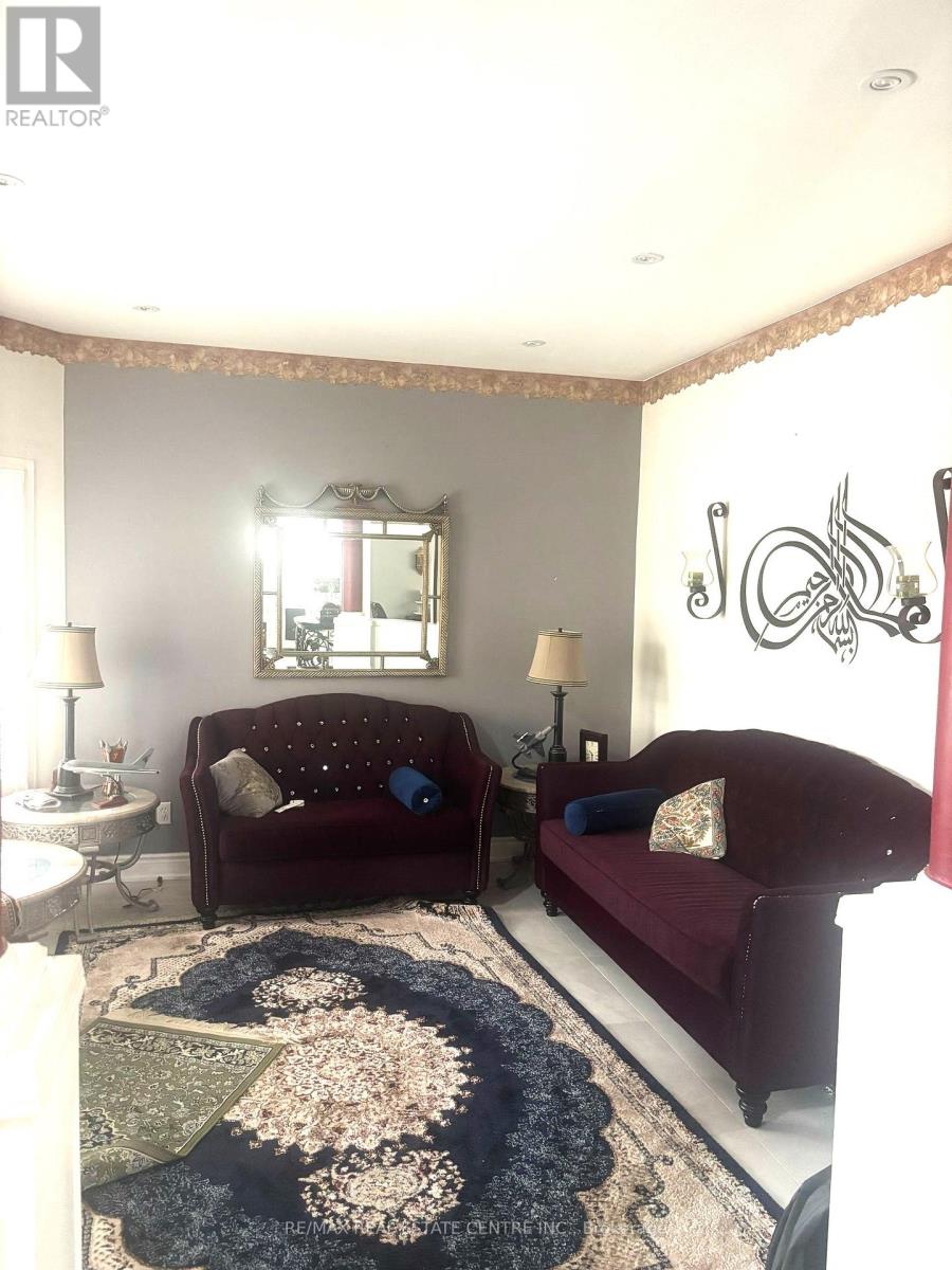 21 Robertson Davies Drive, Brampton, Ontario L7A 1K4 - Photo 3 - W13707132