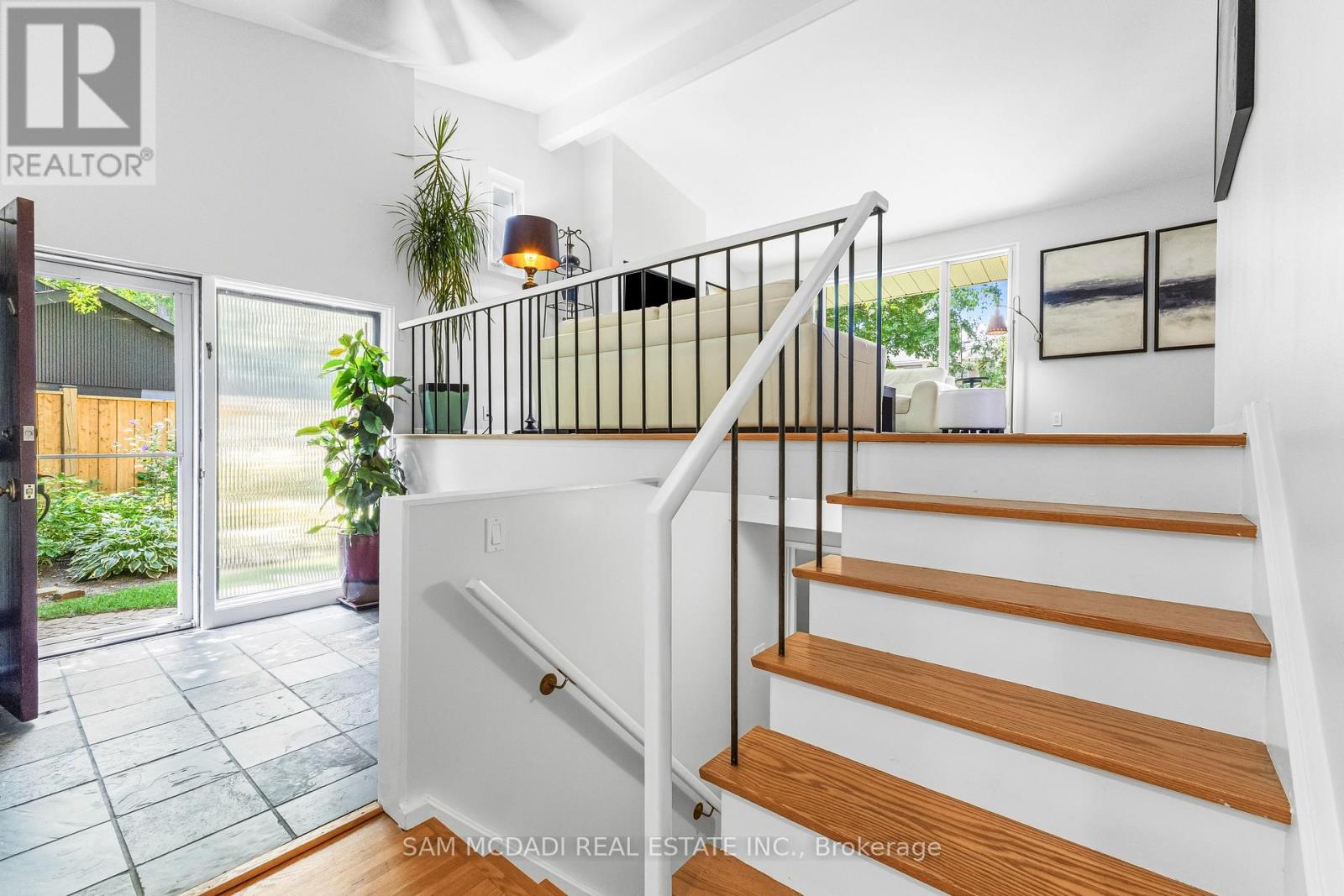1911 Delaney Drive, Mississauga, Ontario  L5J 3L2 - Photo 2 - W13707168