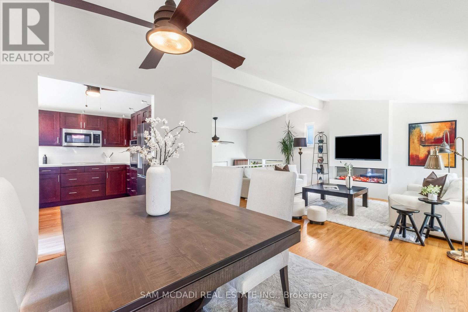 1911 Delaney Drive, Mississauga, Ontario  L5J 3L2 - Photo 4 - W13707168