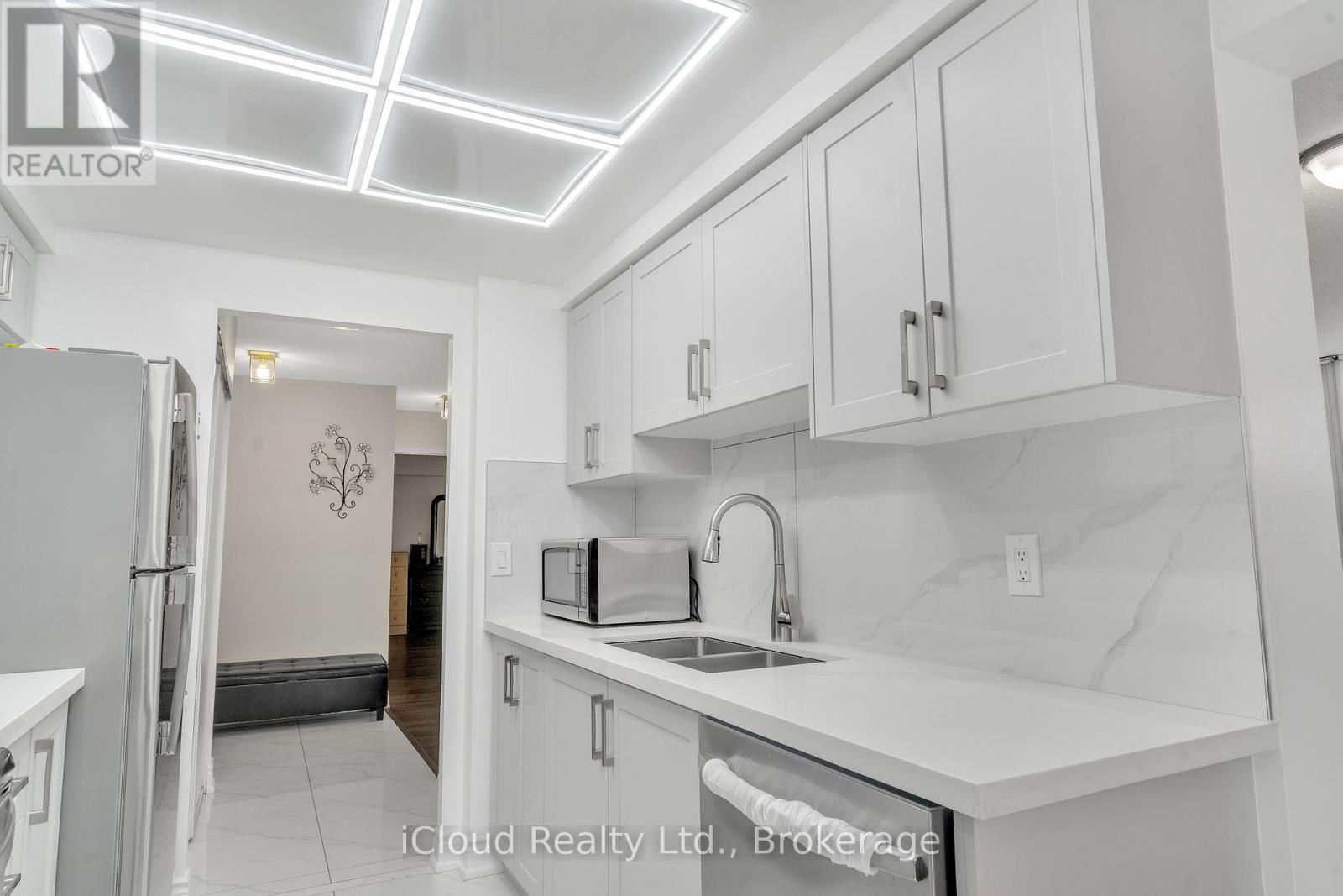 903 - 135 Hillcrest Avenue, Mississauga, Ontario  L5B 4B1 - Photo 23 - W12948092