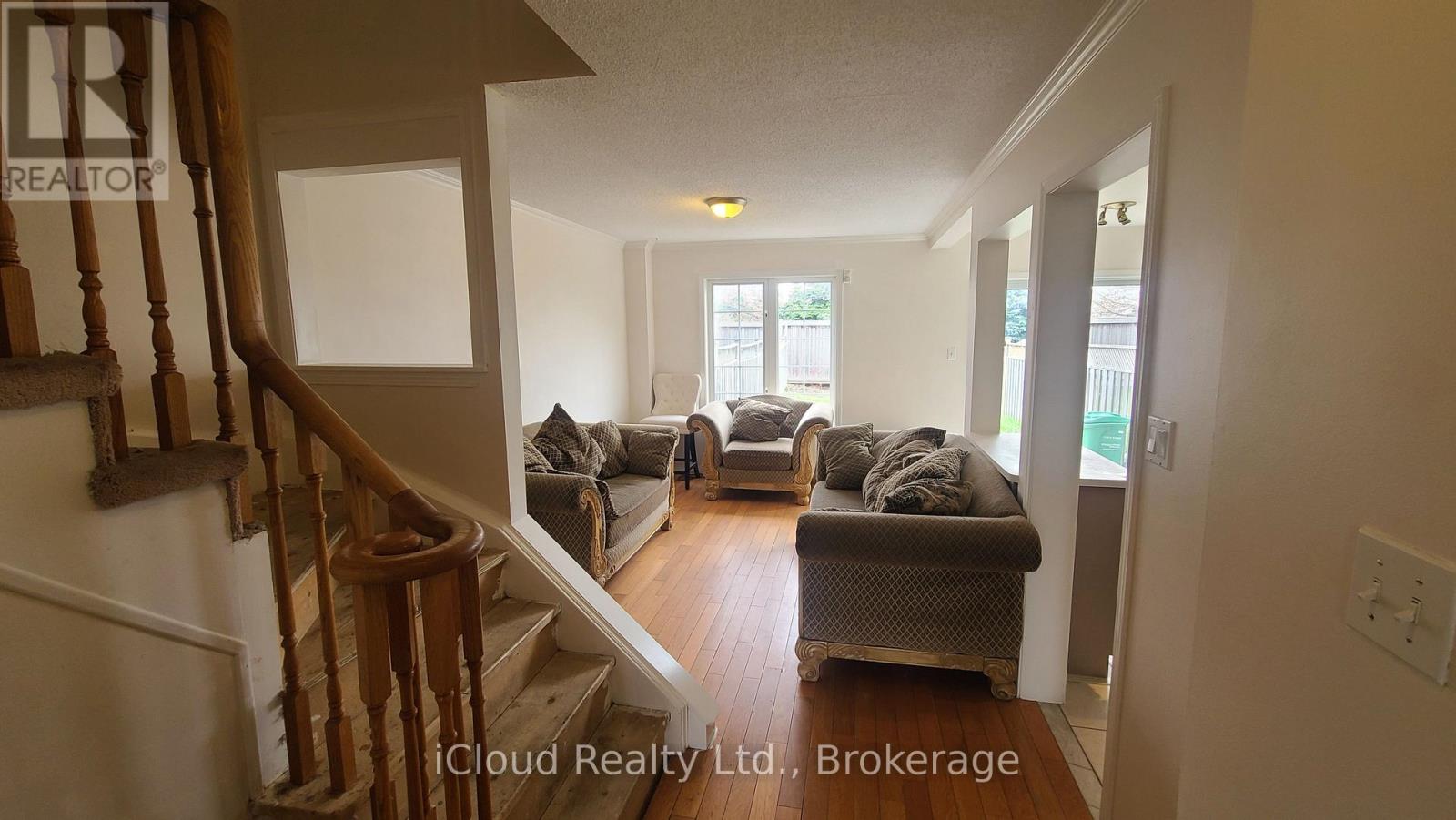 126 Twin Pines Crescent, Brampton, Ontario  L7A 1N2 - Photo 5 - W13110246