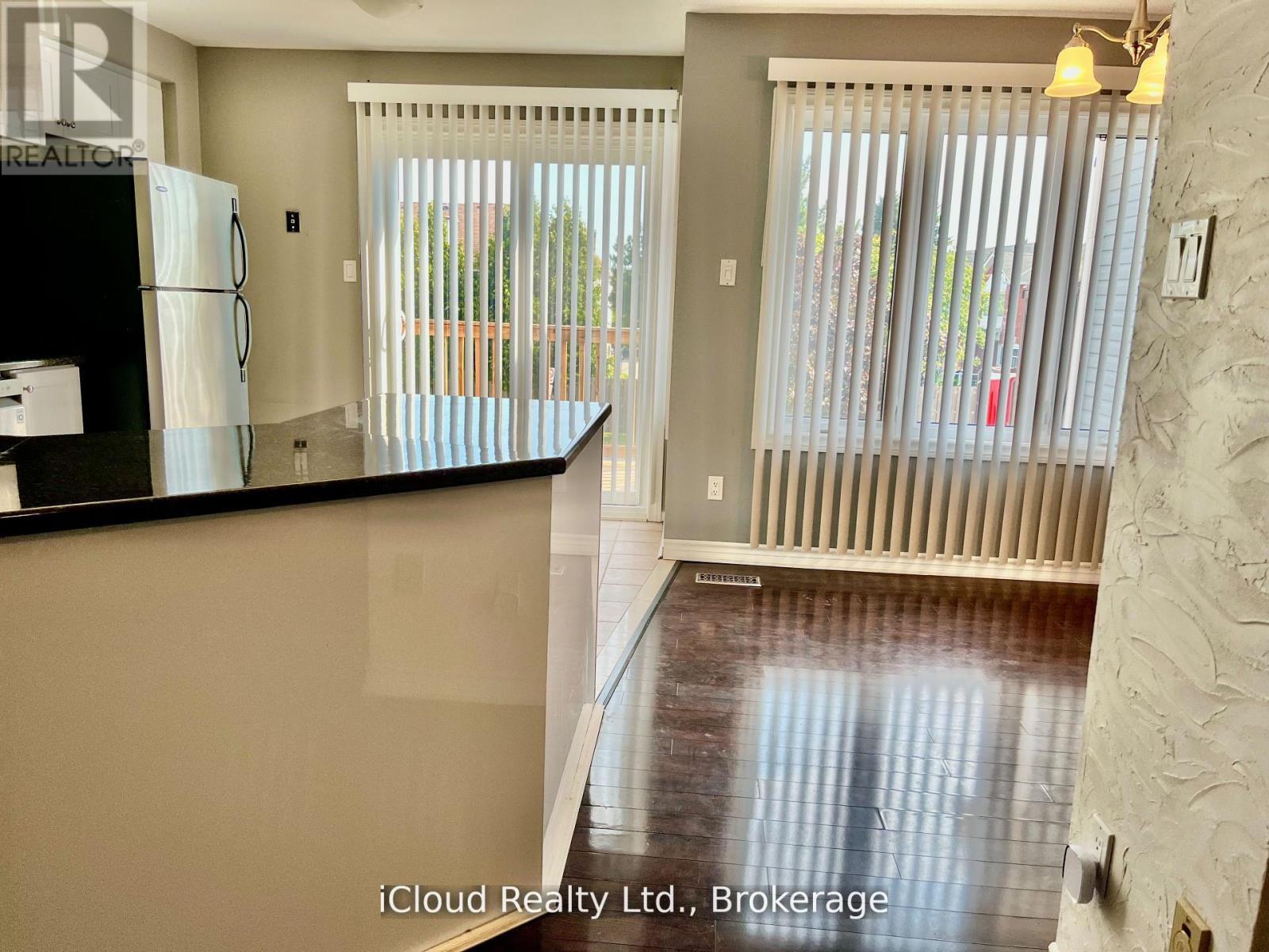 40 Glenashton Drive, Oakville, Ontario  L6H 6G2 - Photo 8 - W13227728