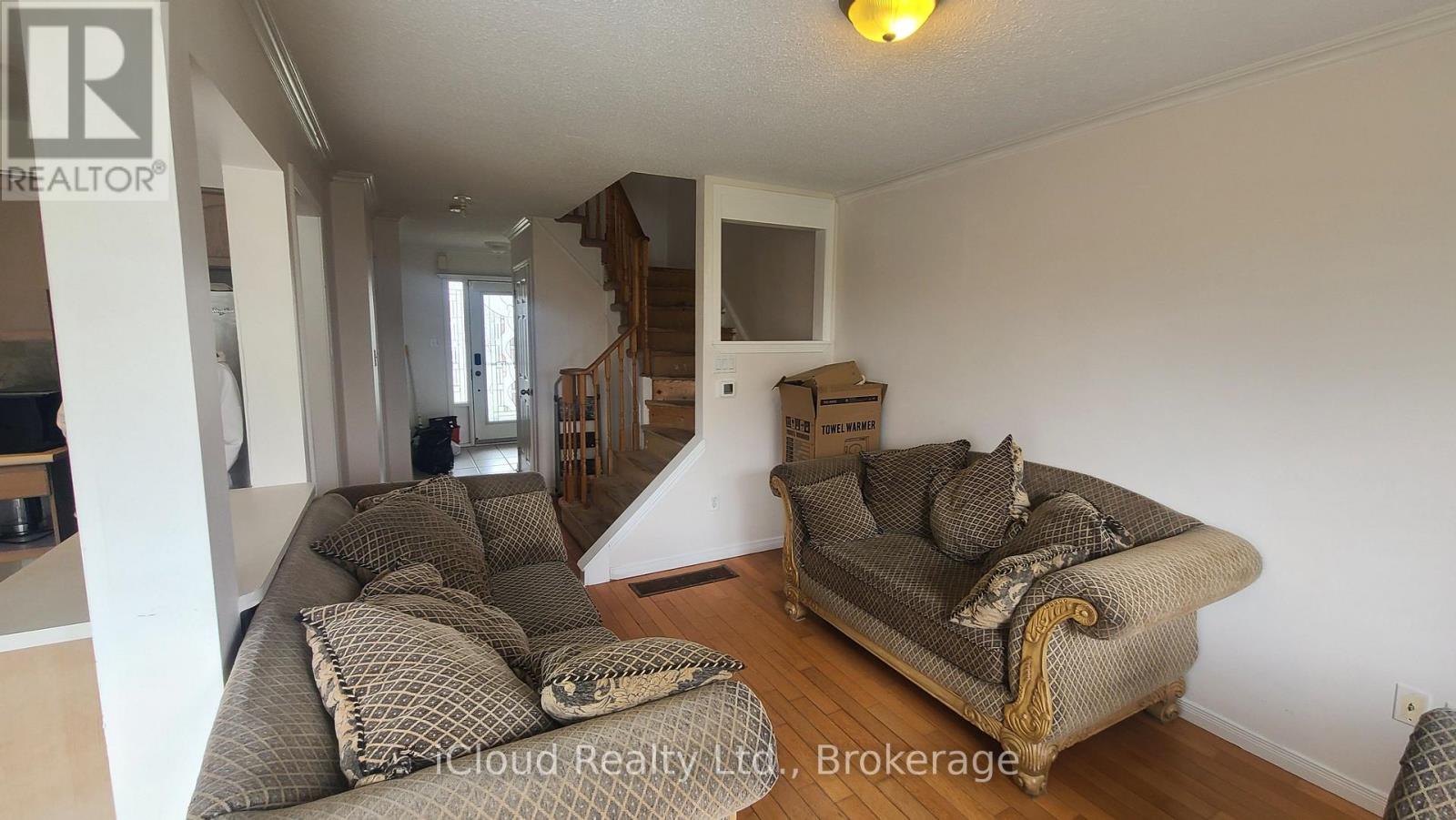 126 Twin Pines Crescent, Brampton, Ontario  L7A 1N2 - Photo 4 - W13110246