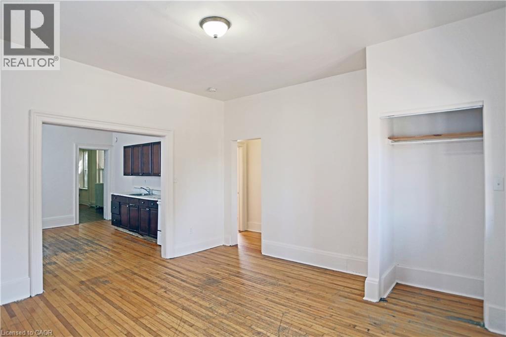 116 Weber Street E, Kitchener, Ontario  N2H 1C9 - Photo 3 - 40857921