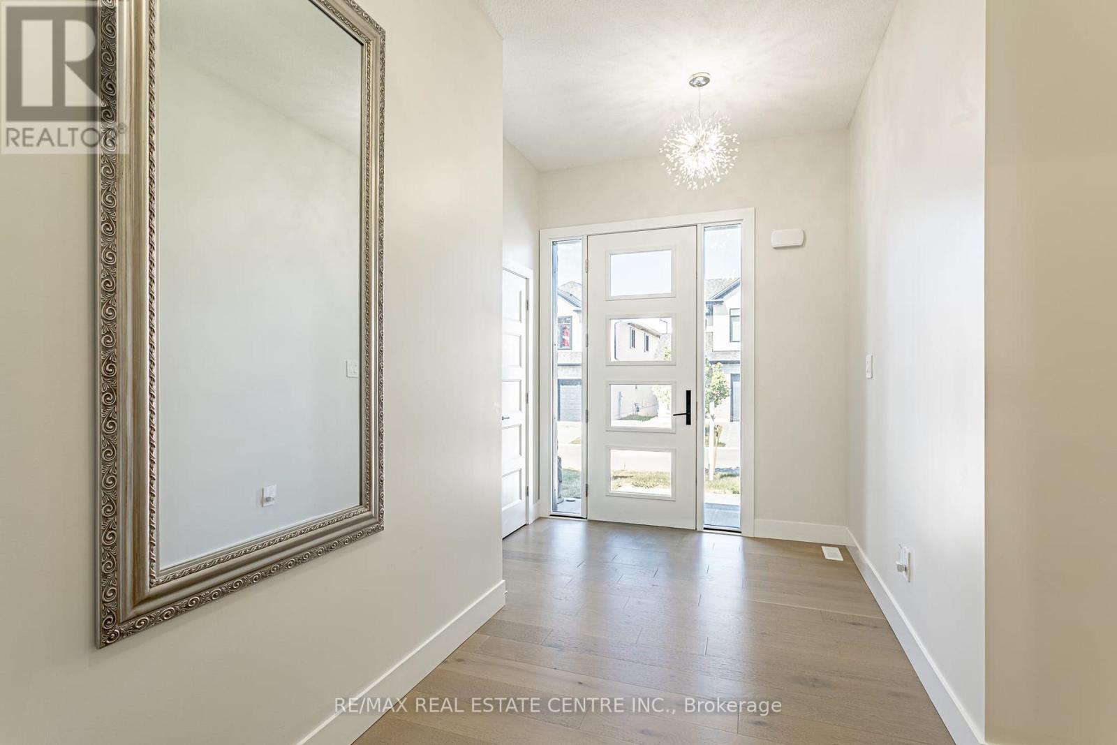 18 - 7966 Fallon Drive, Lucan Biddulph, Ontario  N0M 1V0 - Photo 3 - X13707204