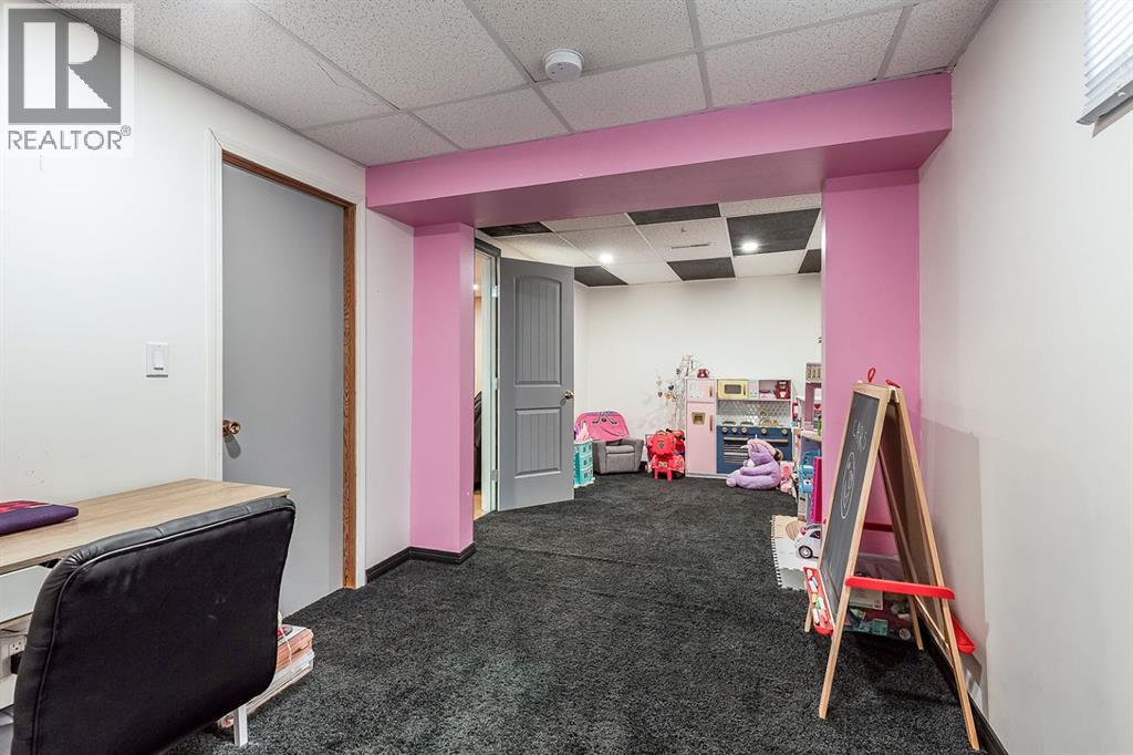 2332 20 Avenue SE, Medicine Hat, Alberta  T1A 3Y1 - Photo 29 - A2338098