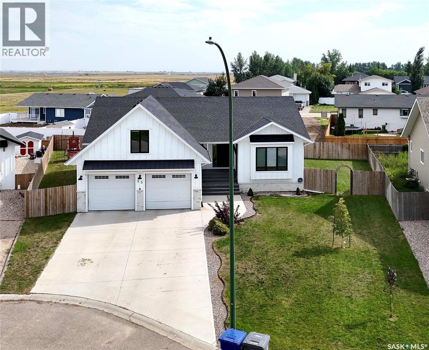 23 Chow Crescent, Outlook, Saskatchewan  S0L 2N0 - Photo 2 - SK046439