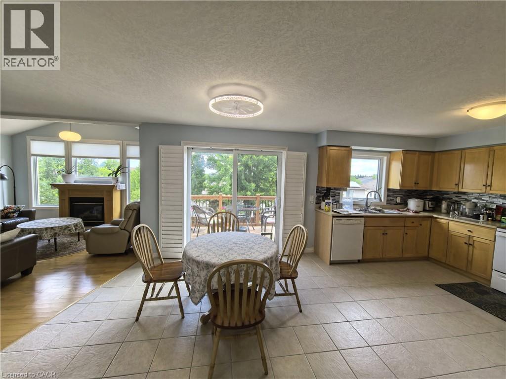 728 Munich Circle, Waterloo, Ontario  N2V 2N6 - Photo 7 - 40856499